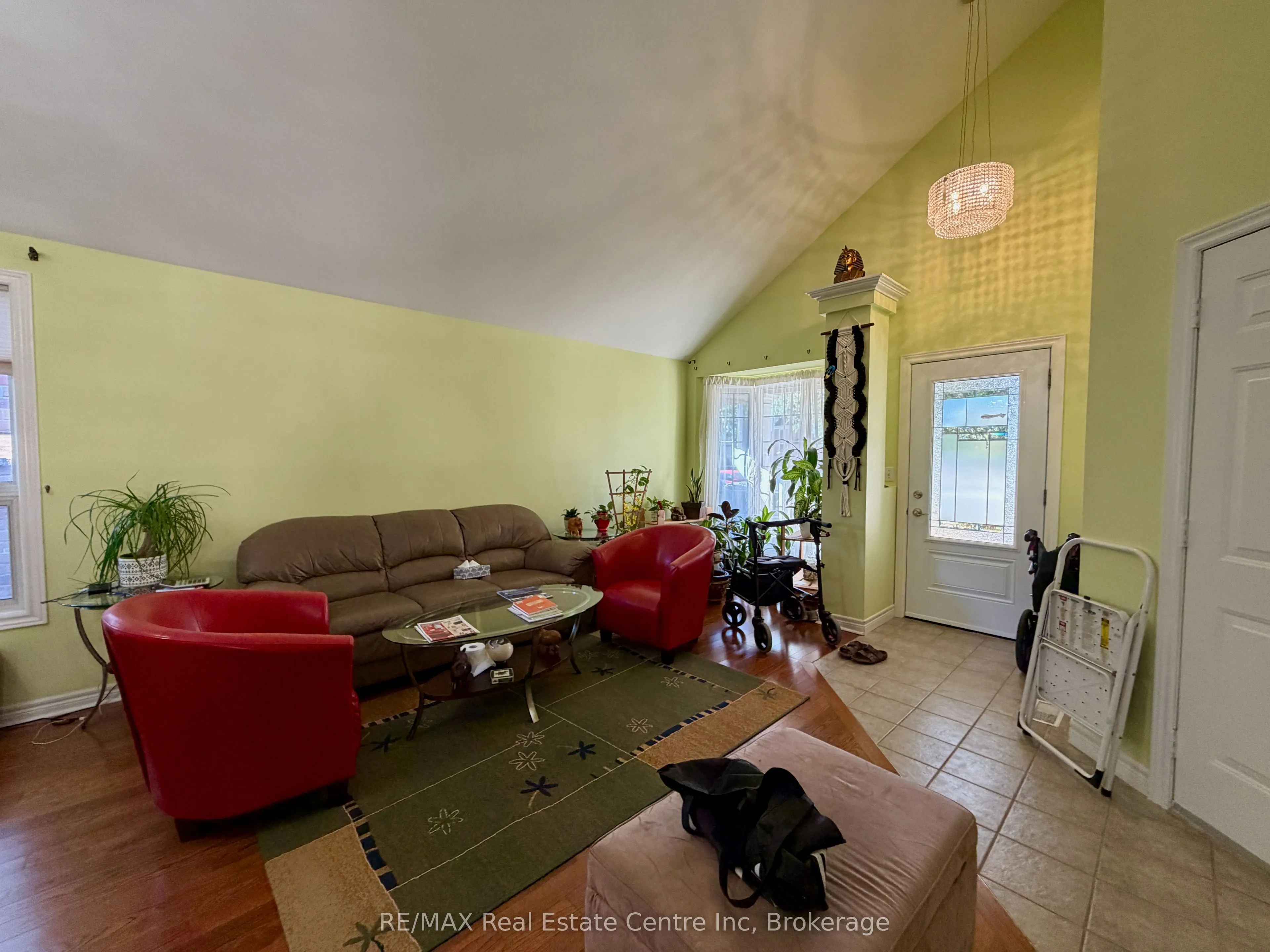 162 Clairfields Drive W