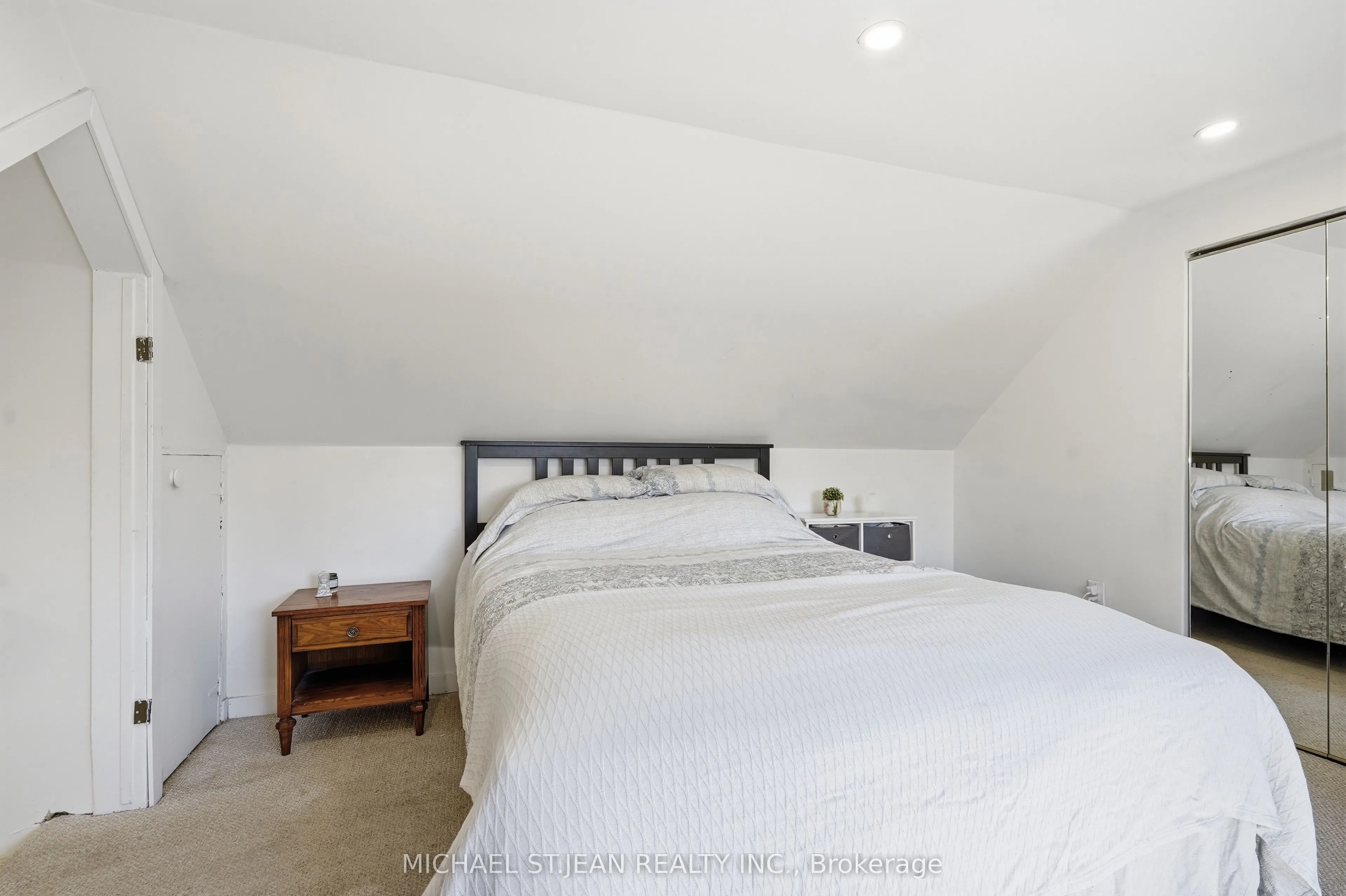 658 Upper Wellington Street