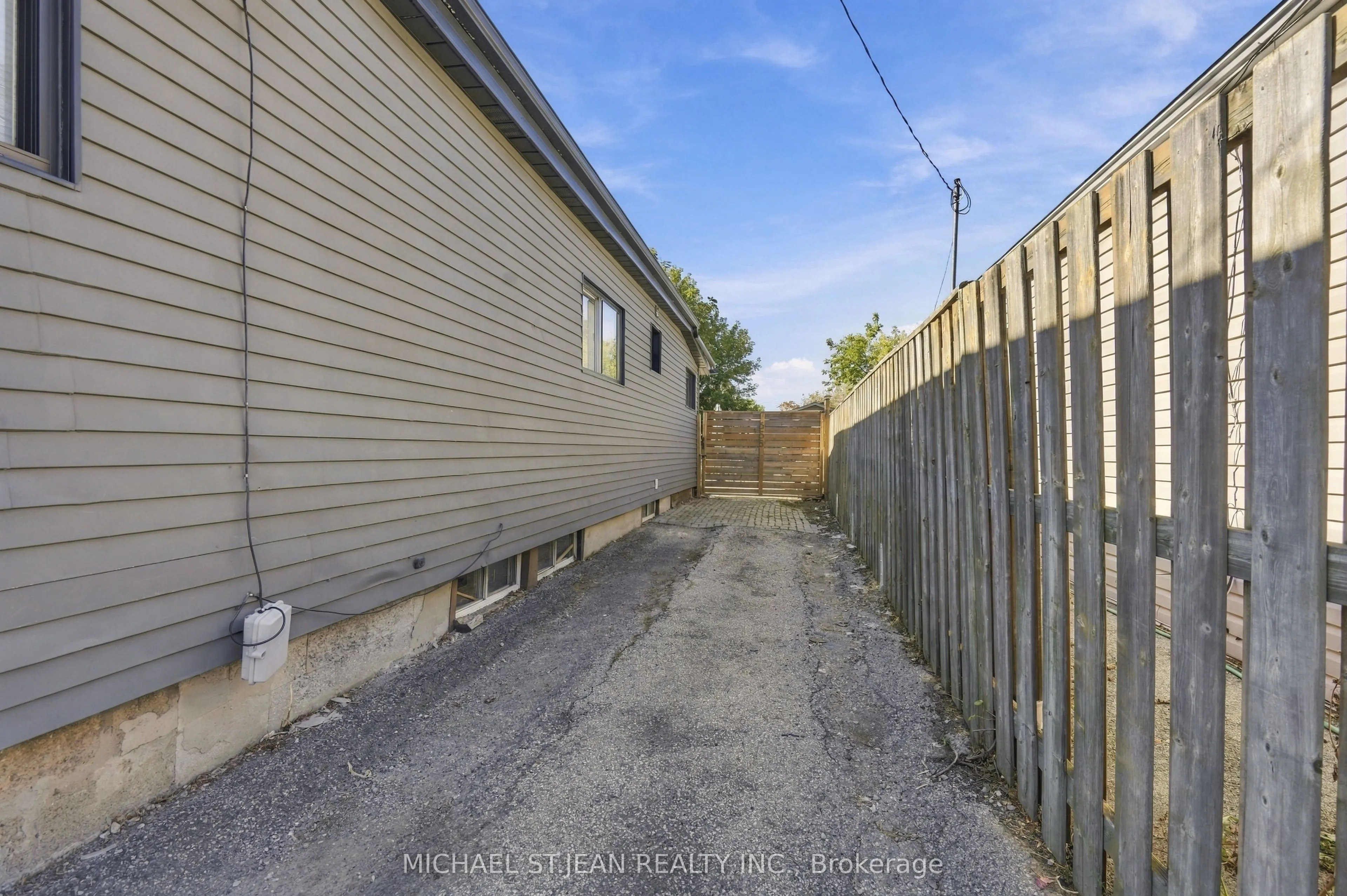 658 Upper Wellington Street