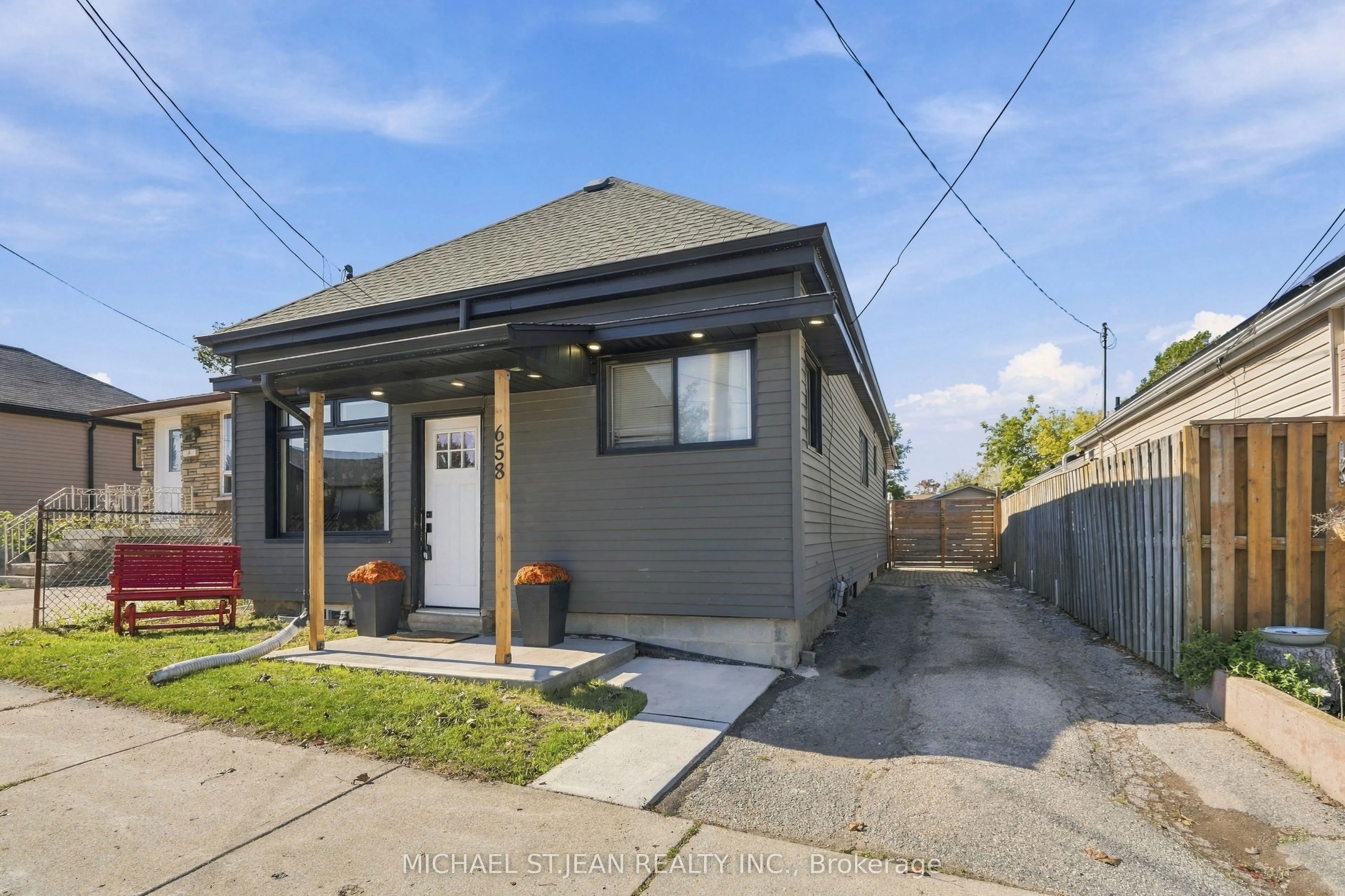 658 Upper Wellington Street