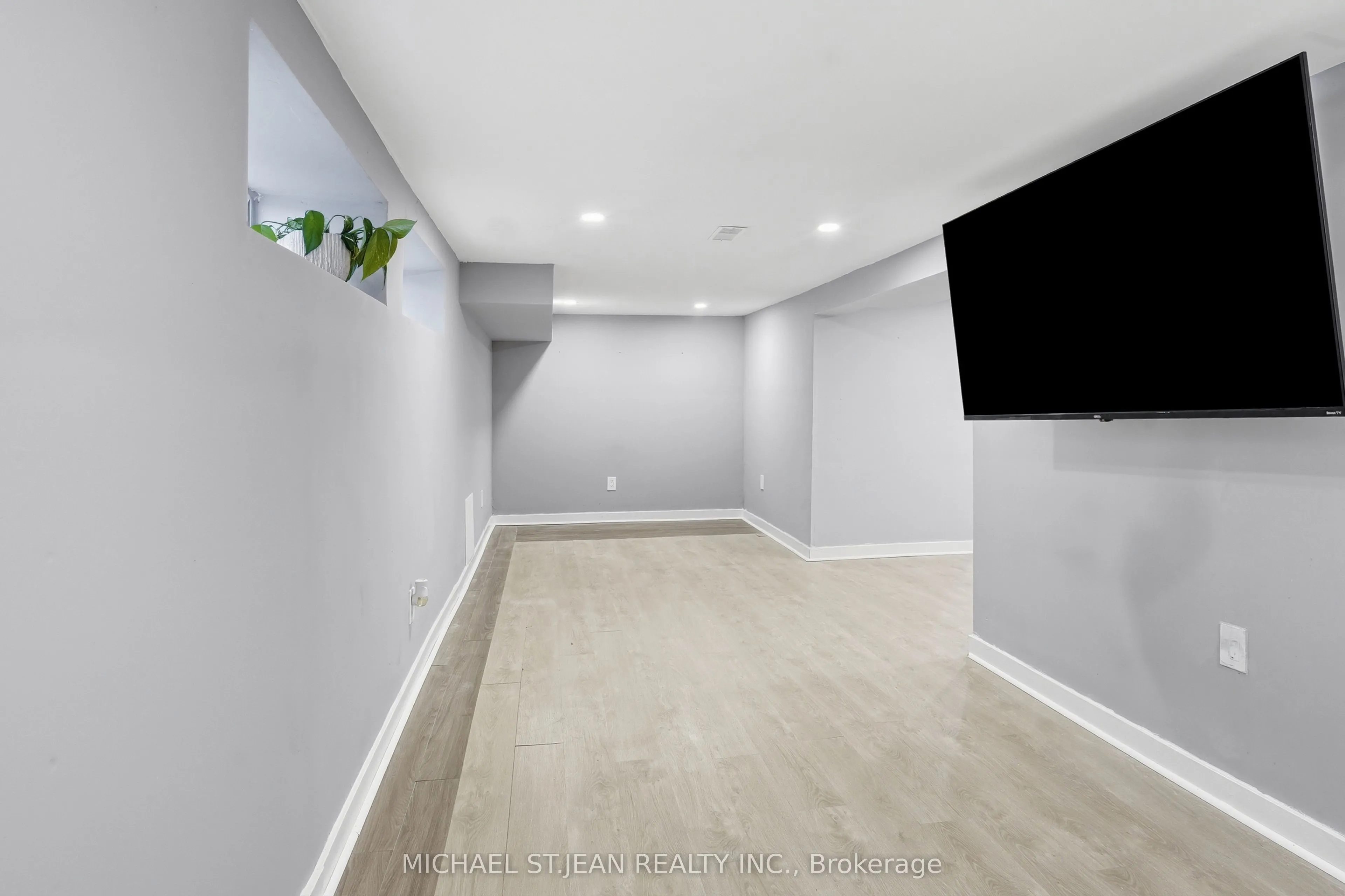 658 Upper Wellington Street