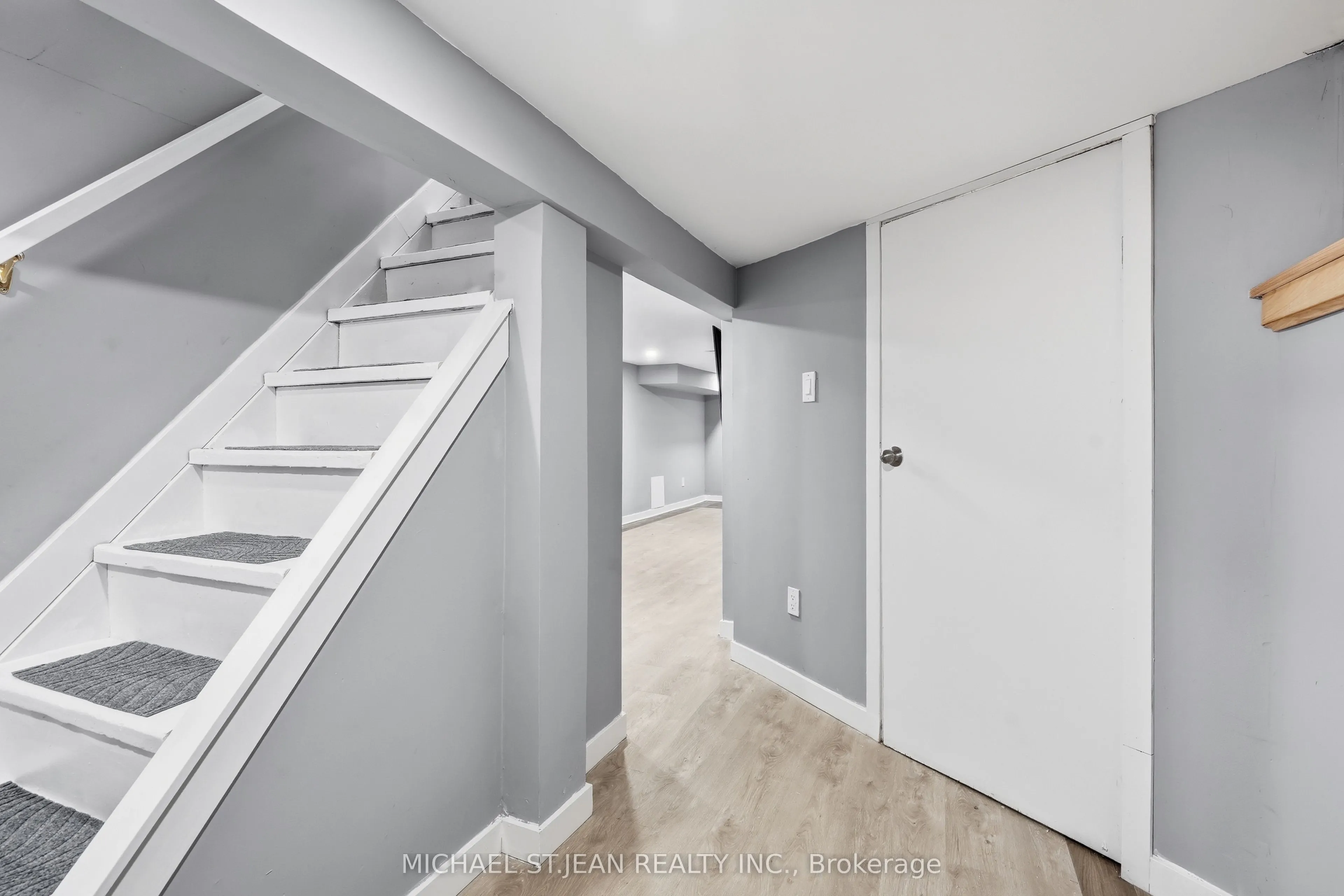 658 Upper Wellington Street
