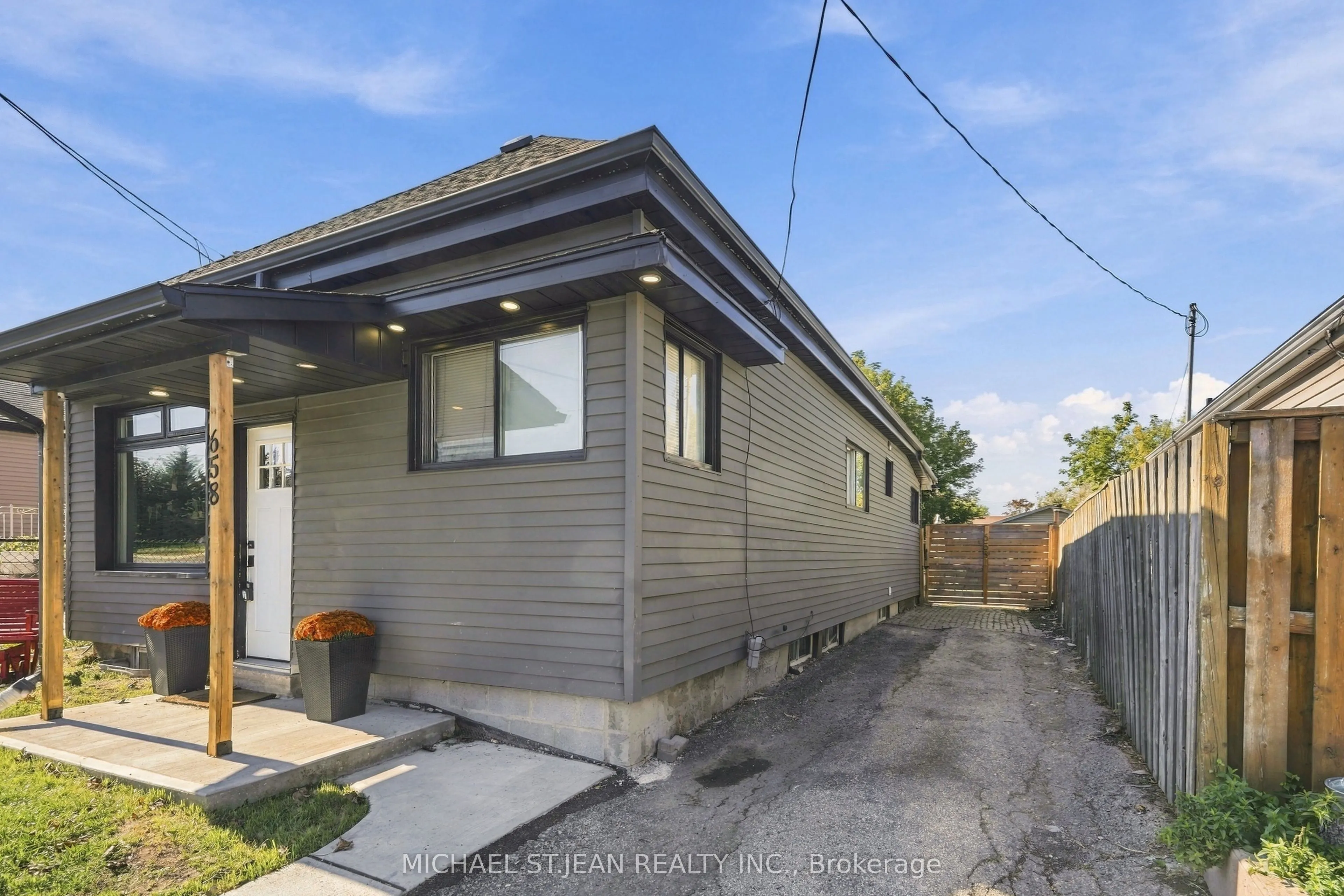 658 Upper Wellington Street