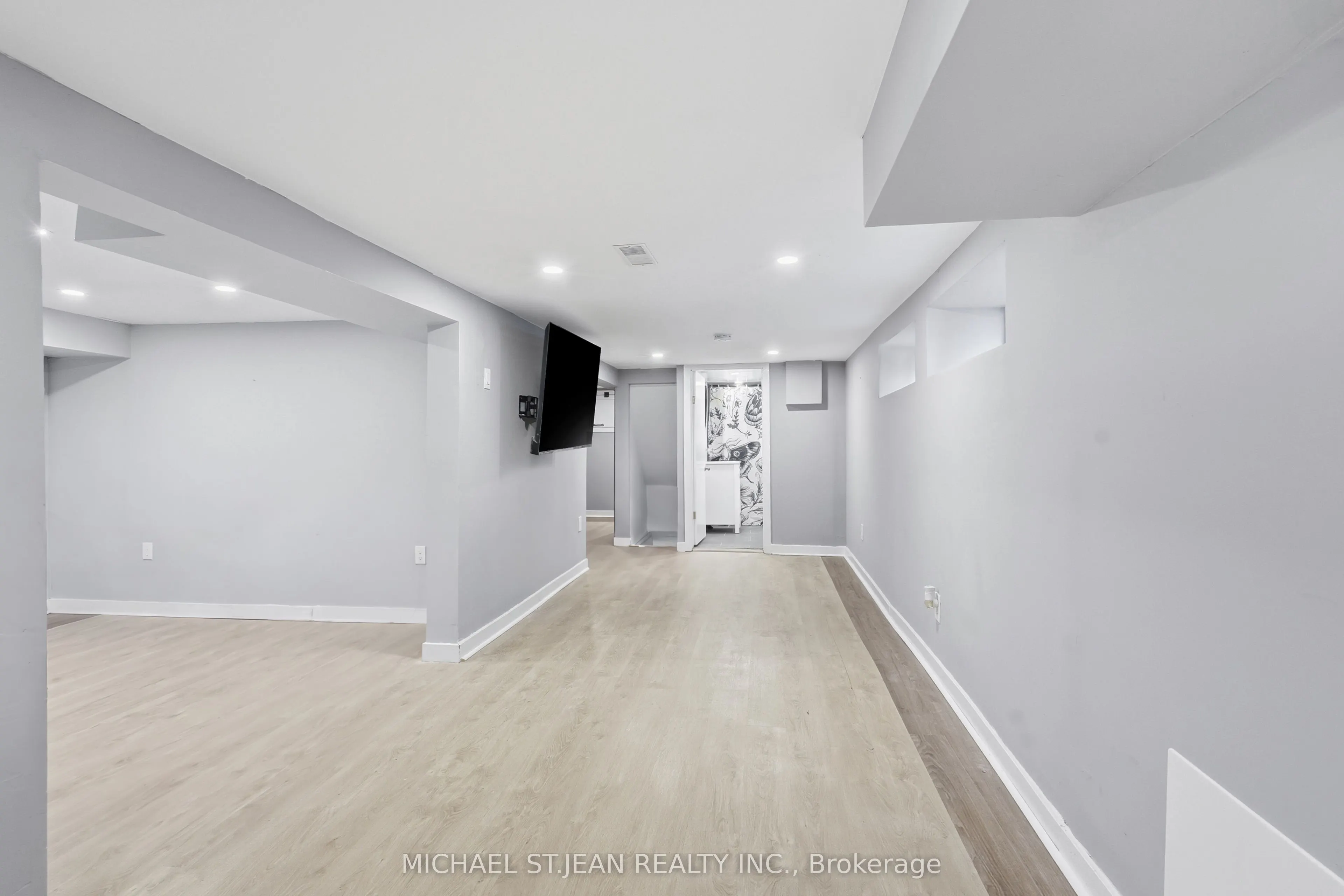 658 Upper Wellington Street