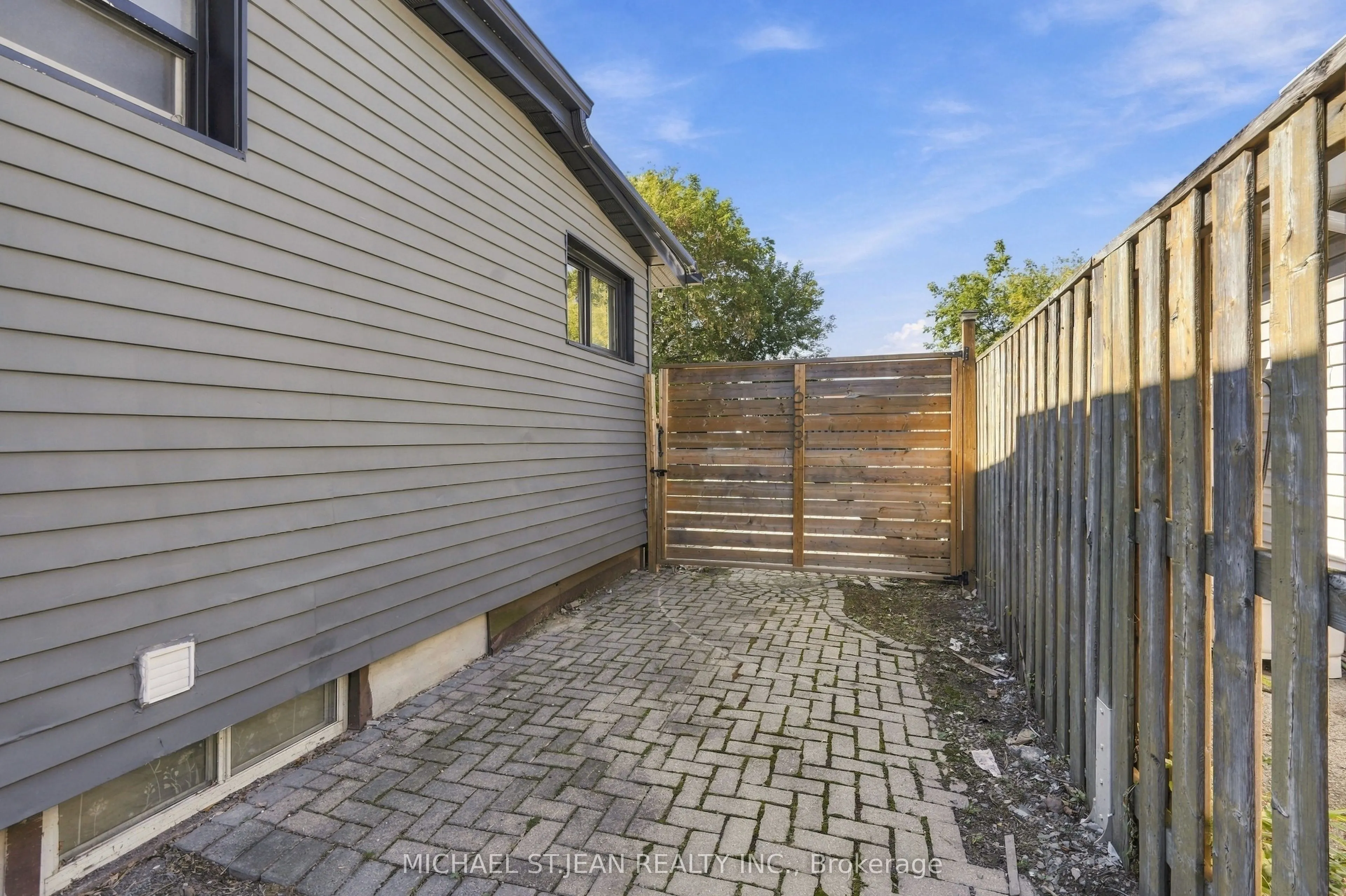 658 Upper Wellington Street