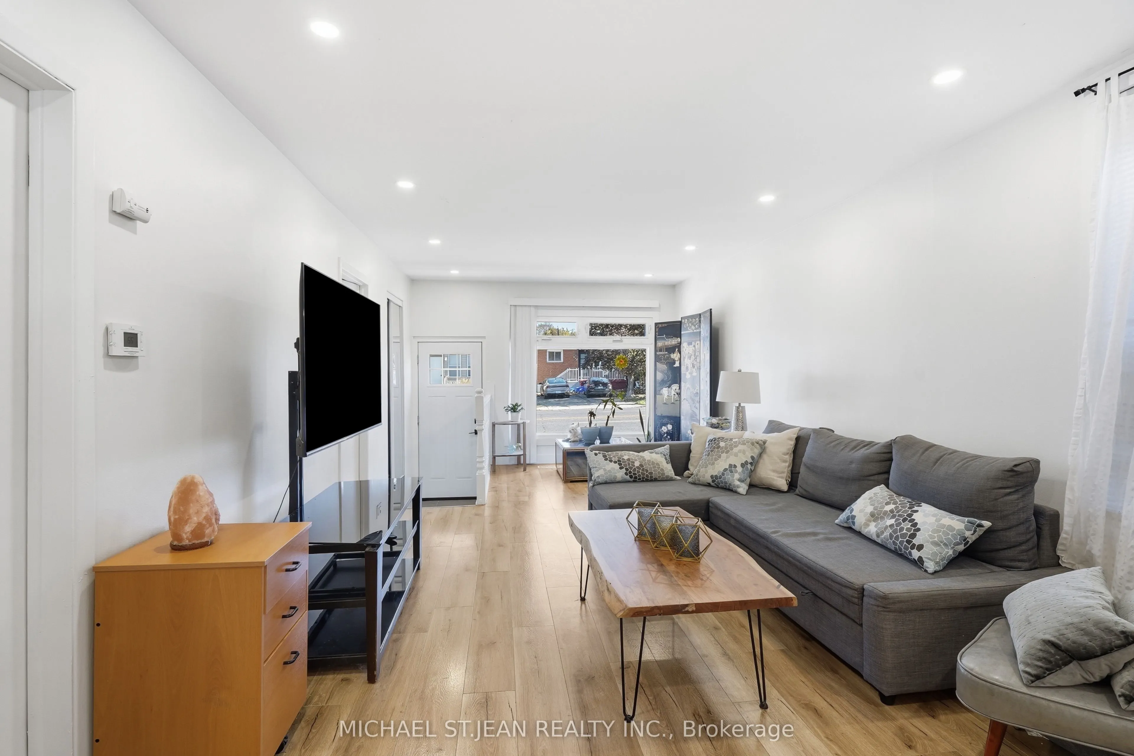 658 Upper Wellington Street