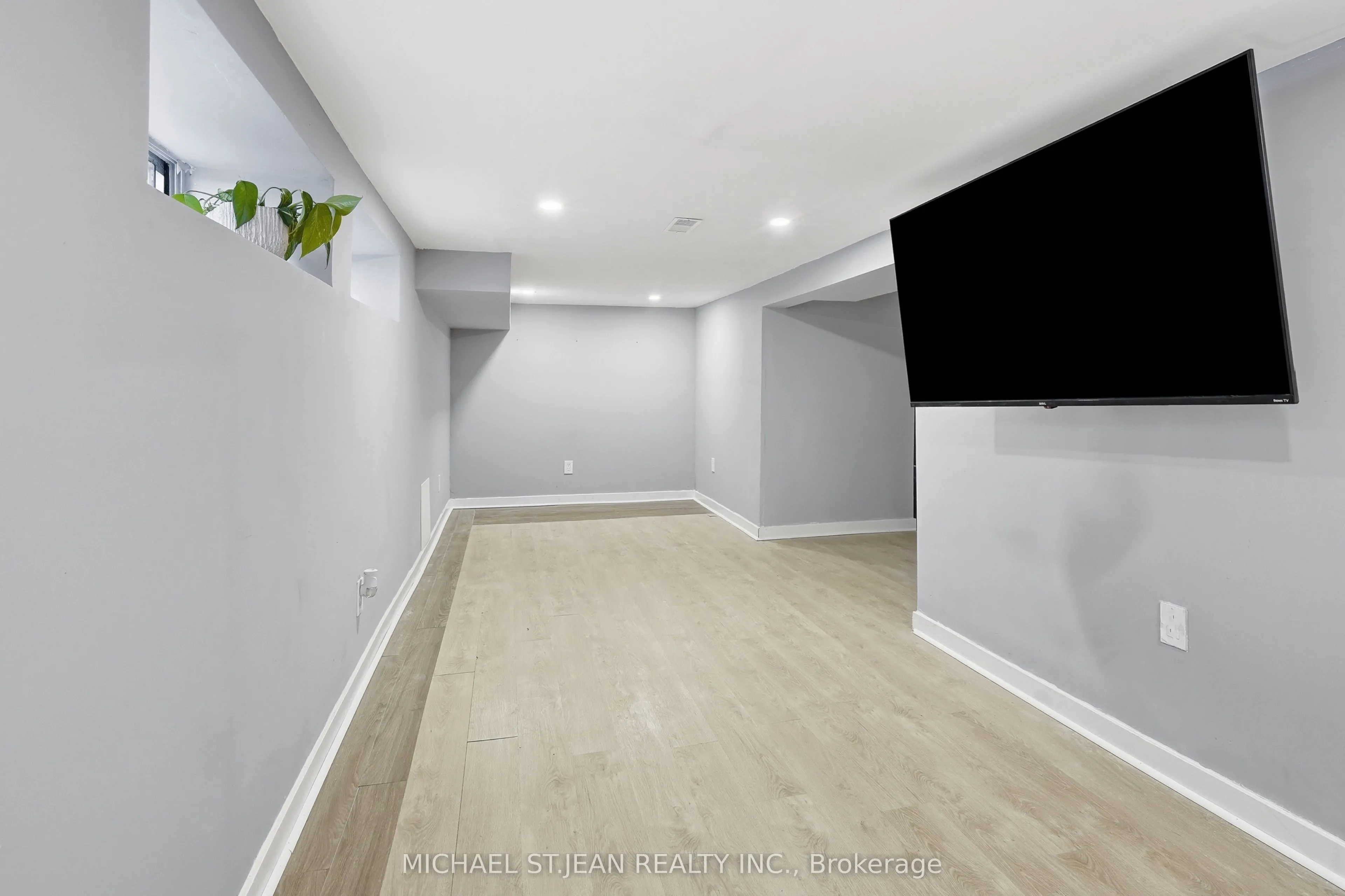 658 Upper Wellington Street