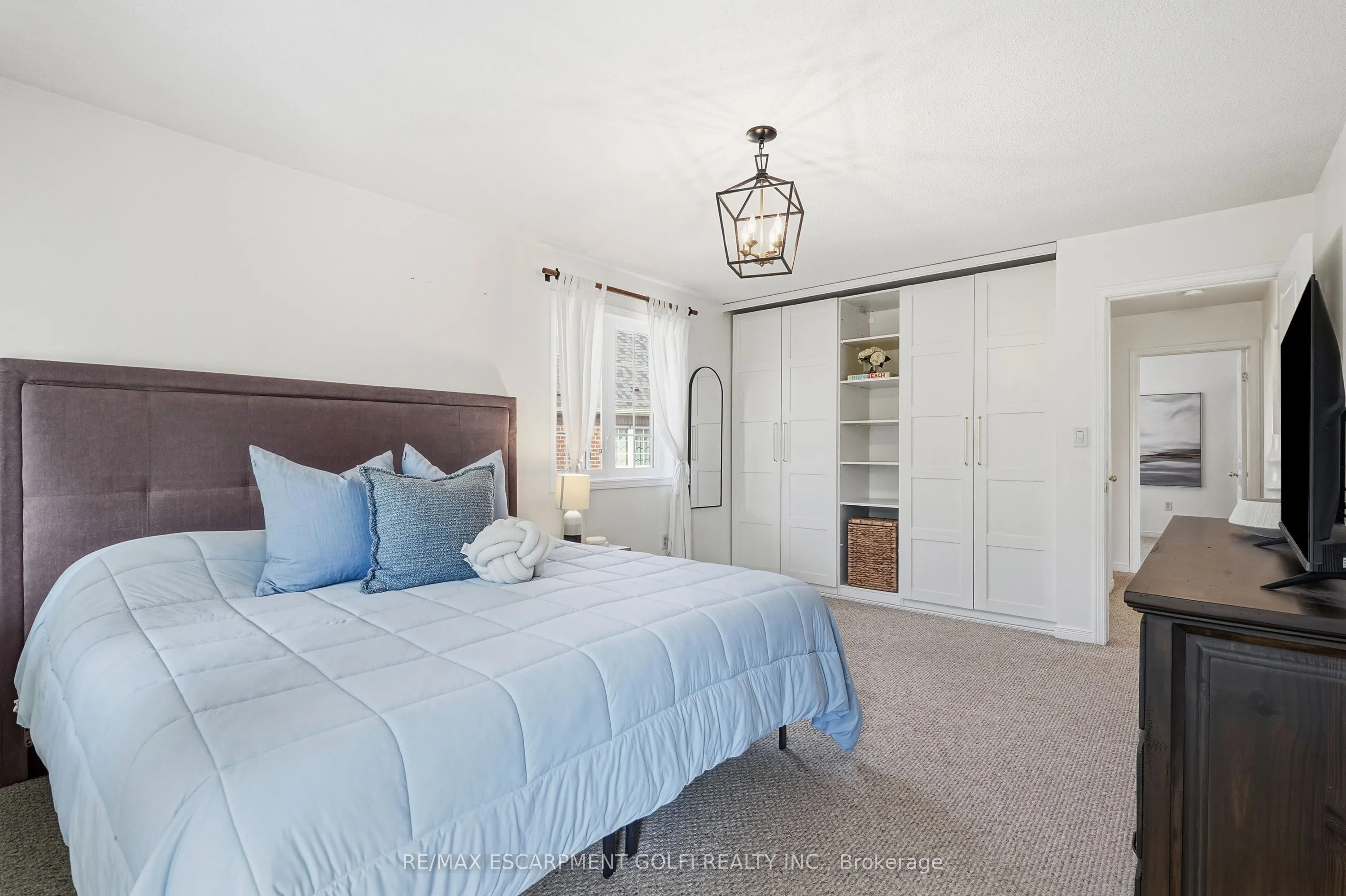 86 SPRINGSTEAD Avenue