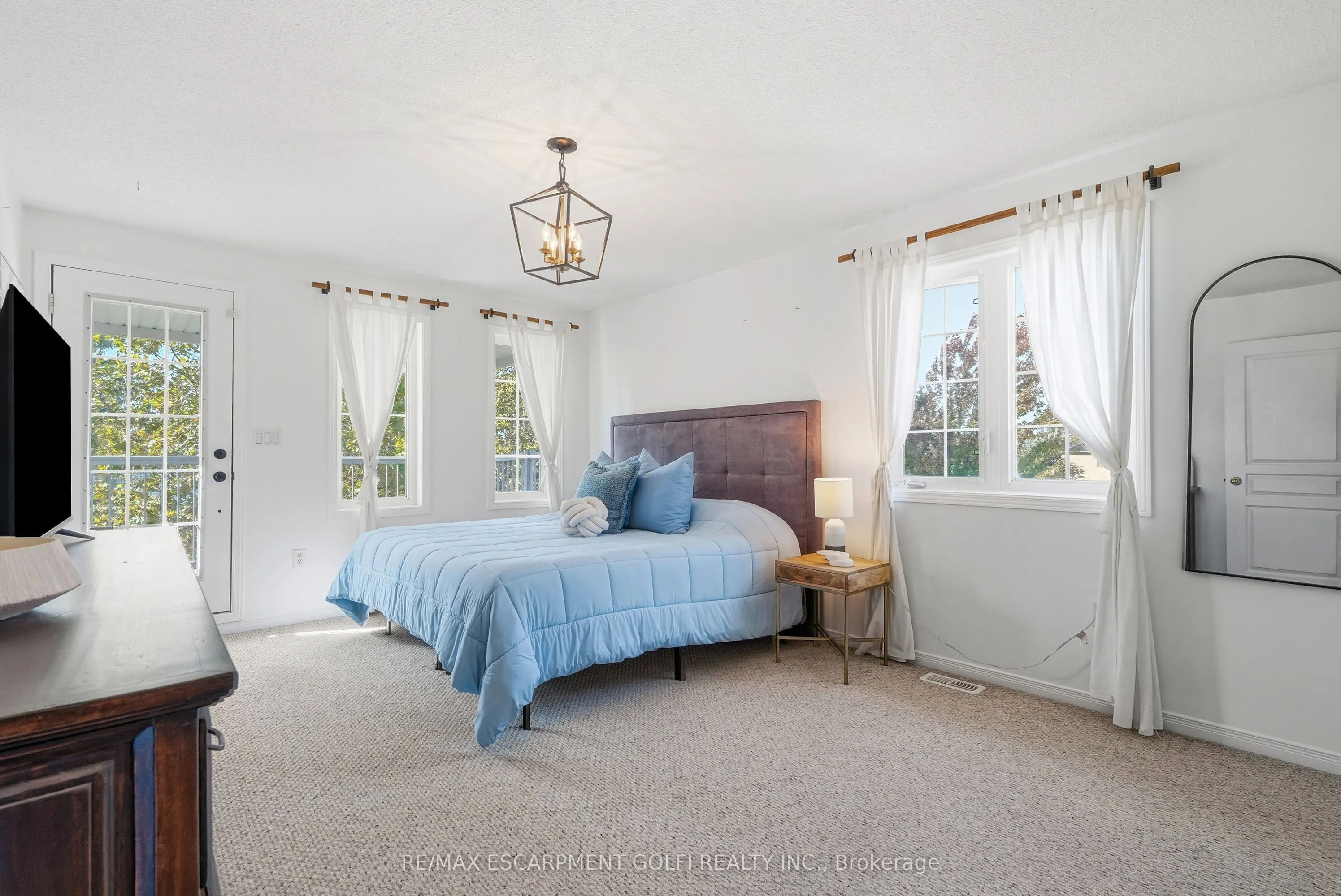 86 SPRINGSTEAD Avenue