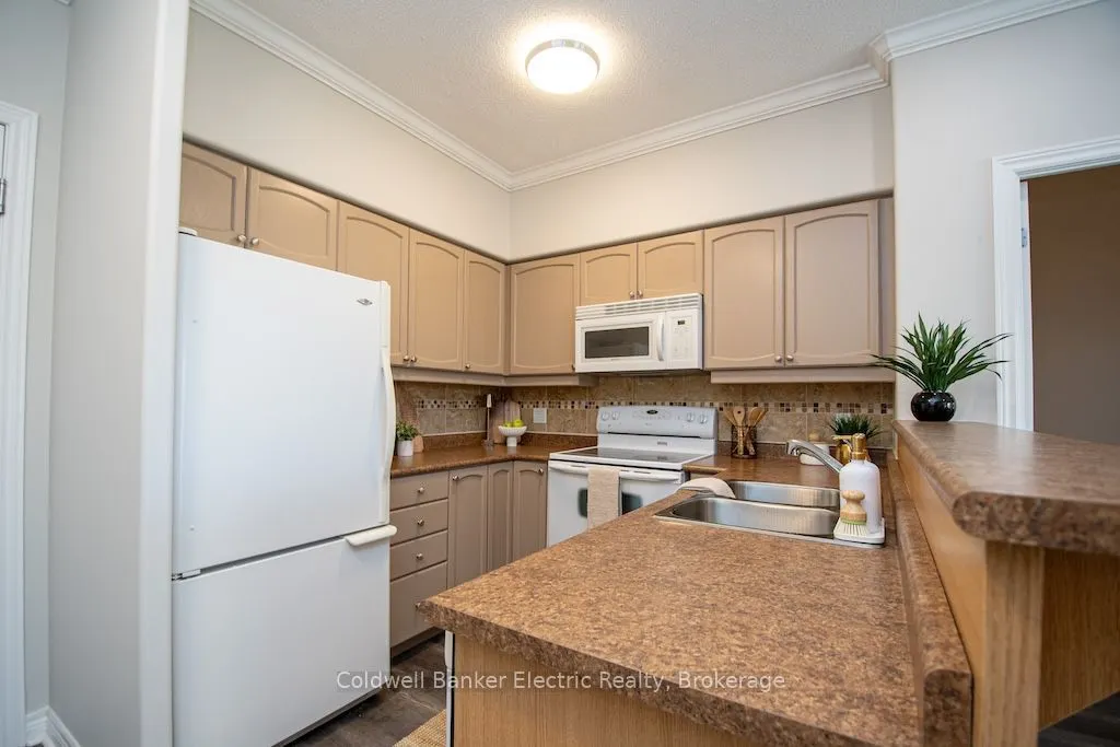 869 Clonsilla Avenue #212