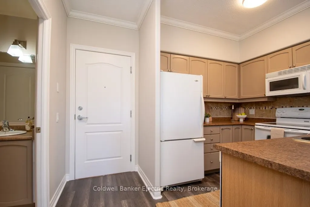 869 Clonsilla Avenue #212