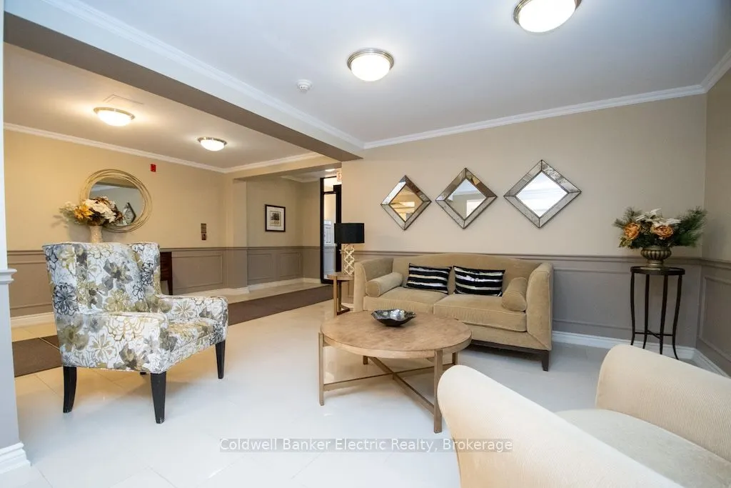 869 Clonsilla Avenue #212