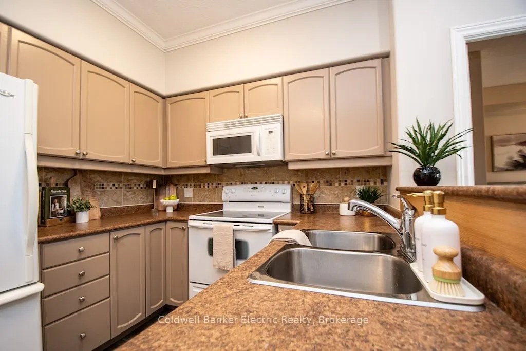 869 Clonsilla Avenue #212