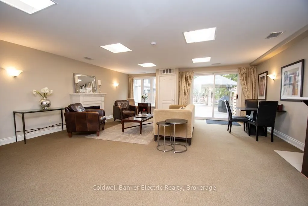 869 Clonsilla Avenue #212