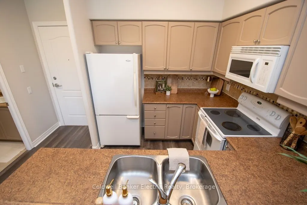 869 Clonsilla Avenue #212