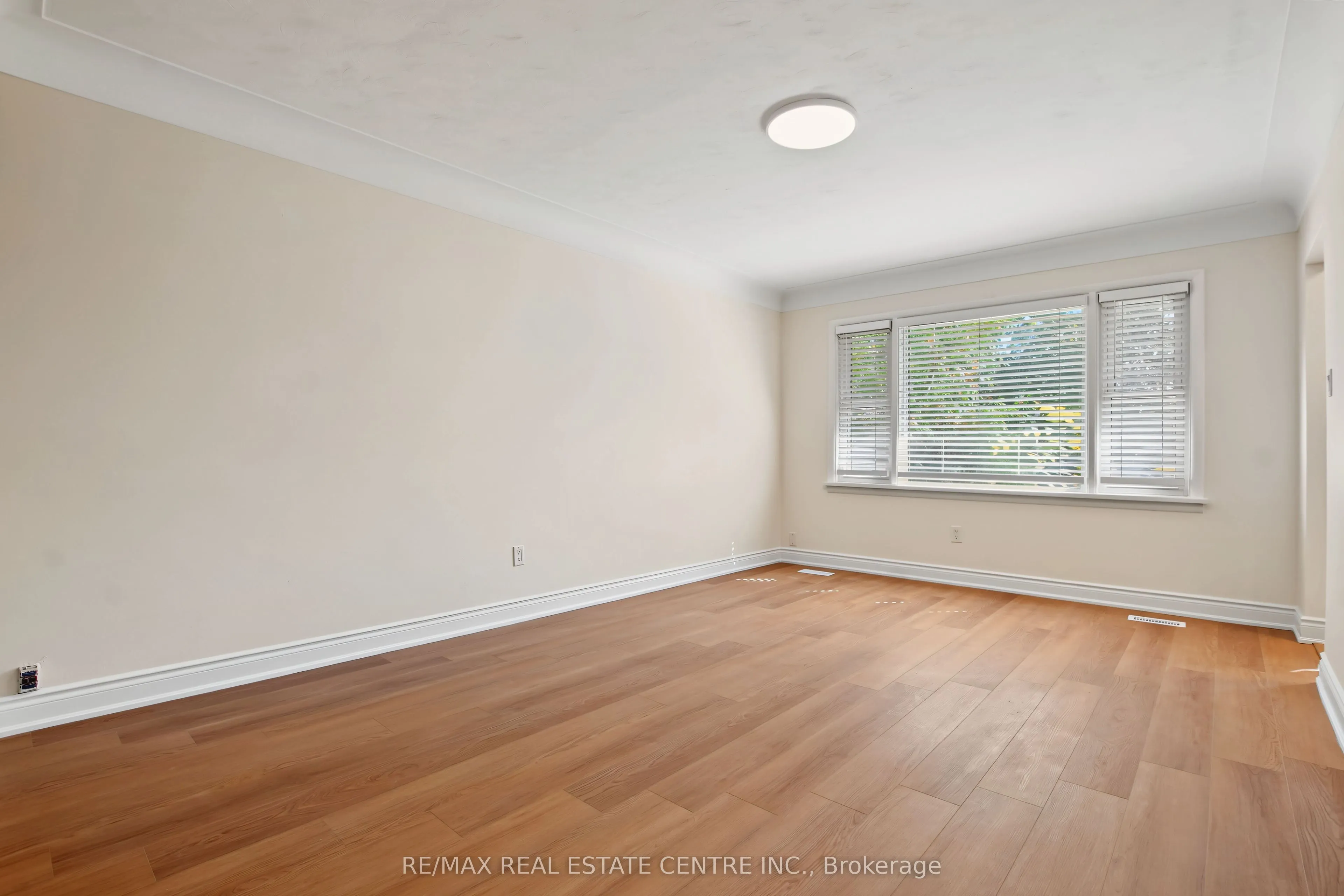 143 Elgin Crescent