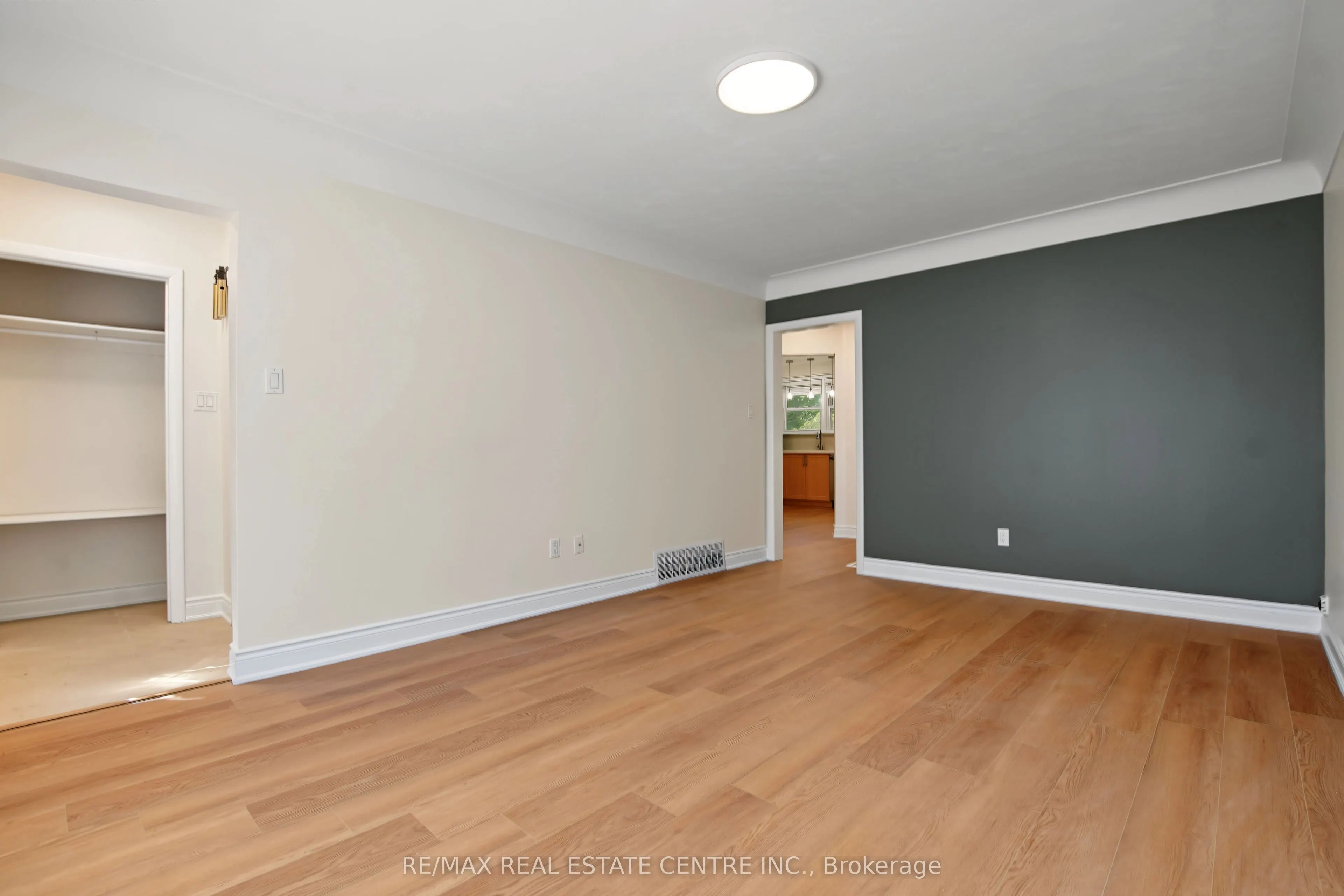 143 Elgin Crescent