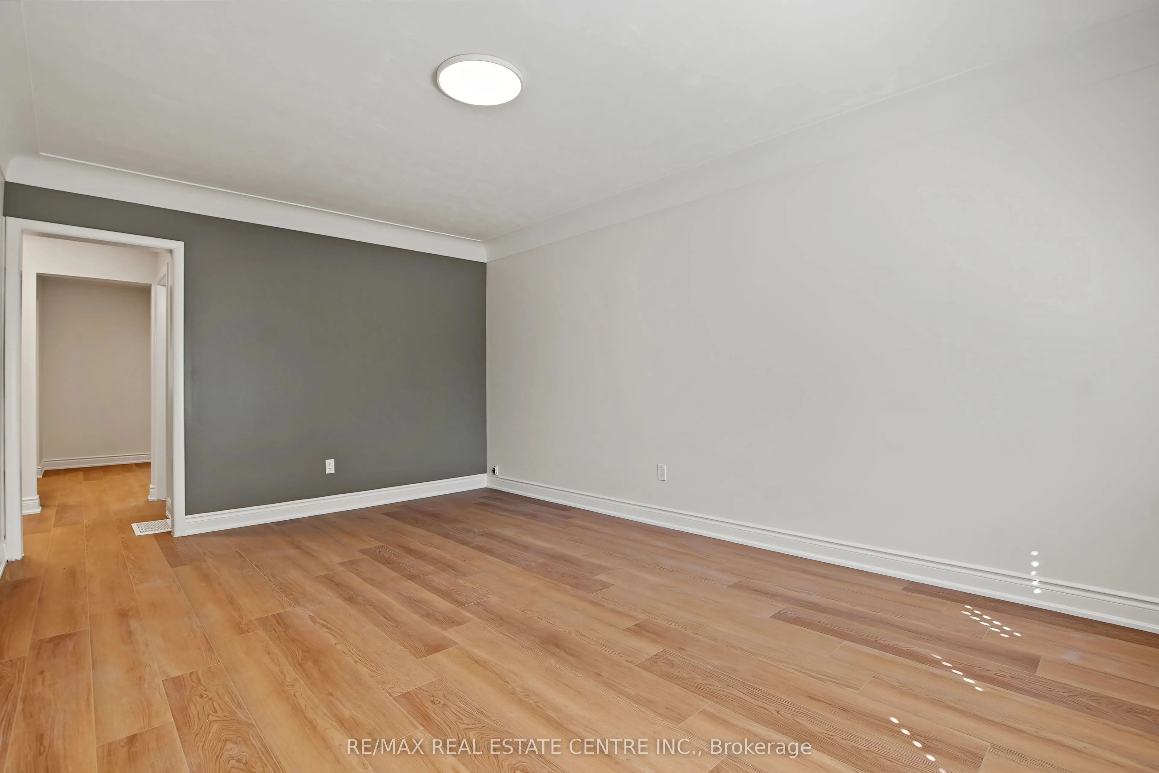 143 Elgin Crescent