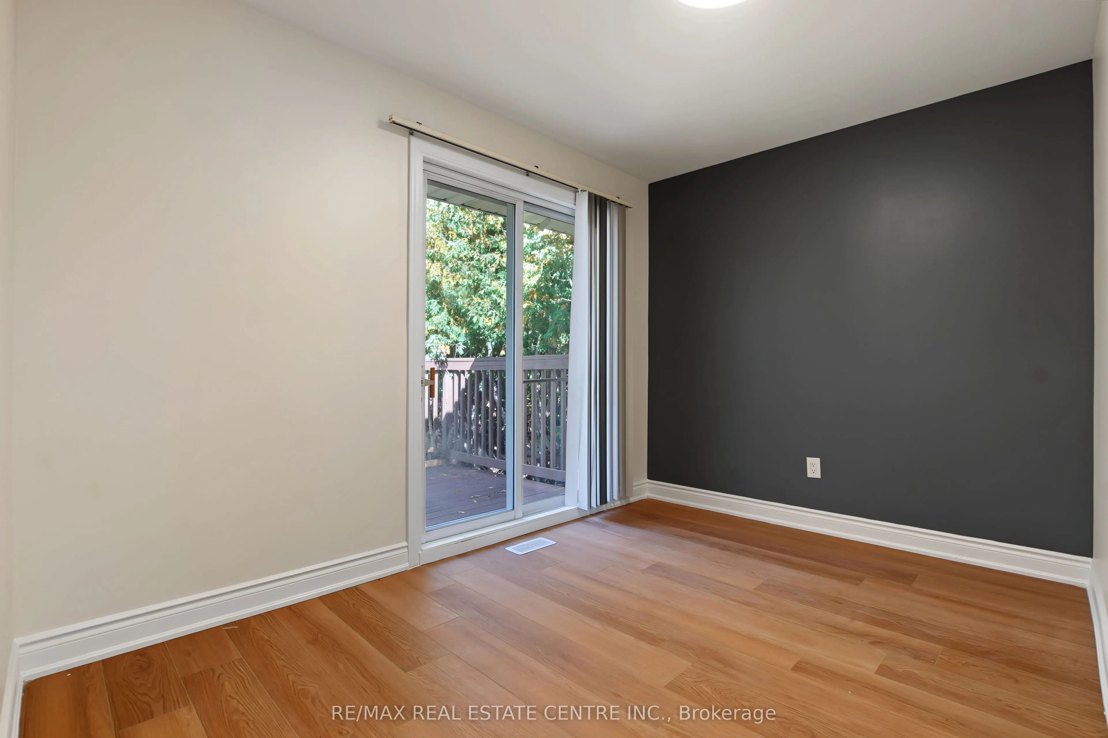 143 Elgin Crescent