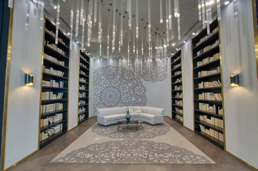428 Sparks Street #1902