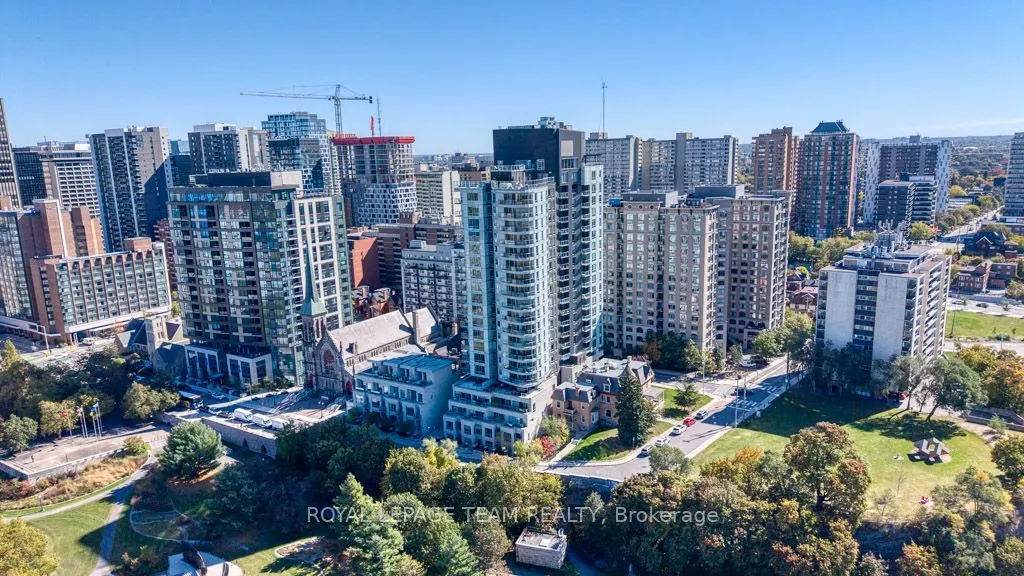 428 Sparks Street #1902