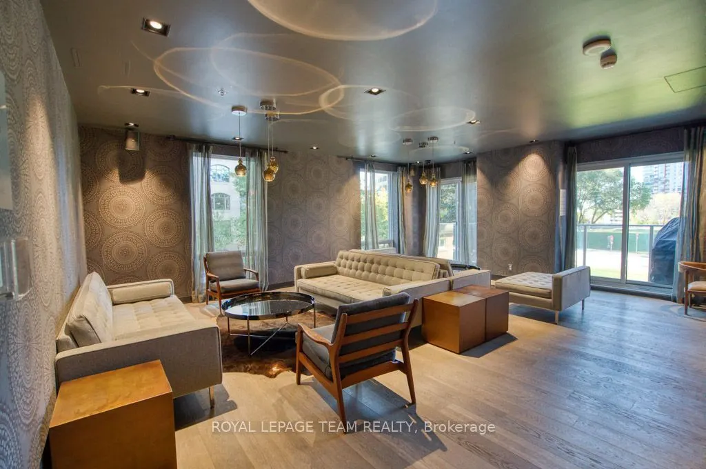 428 Sparks Street #1902
