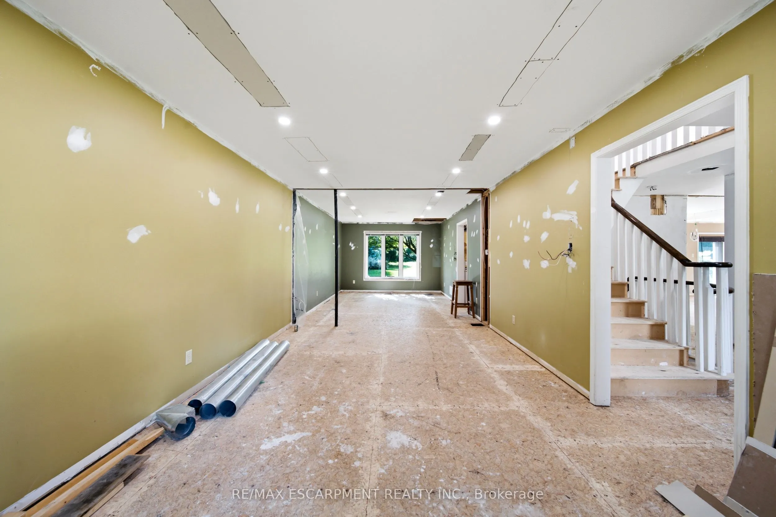 6 Willow Crescent