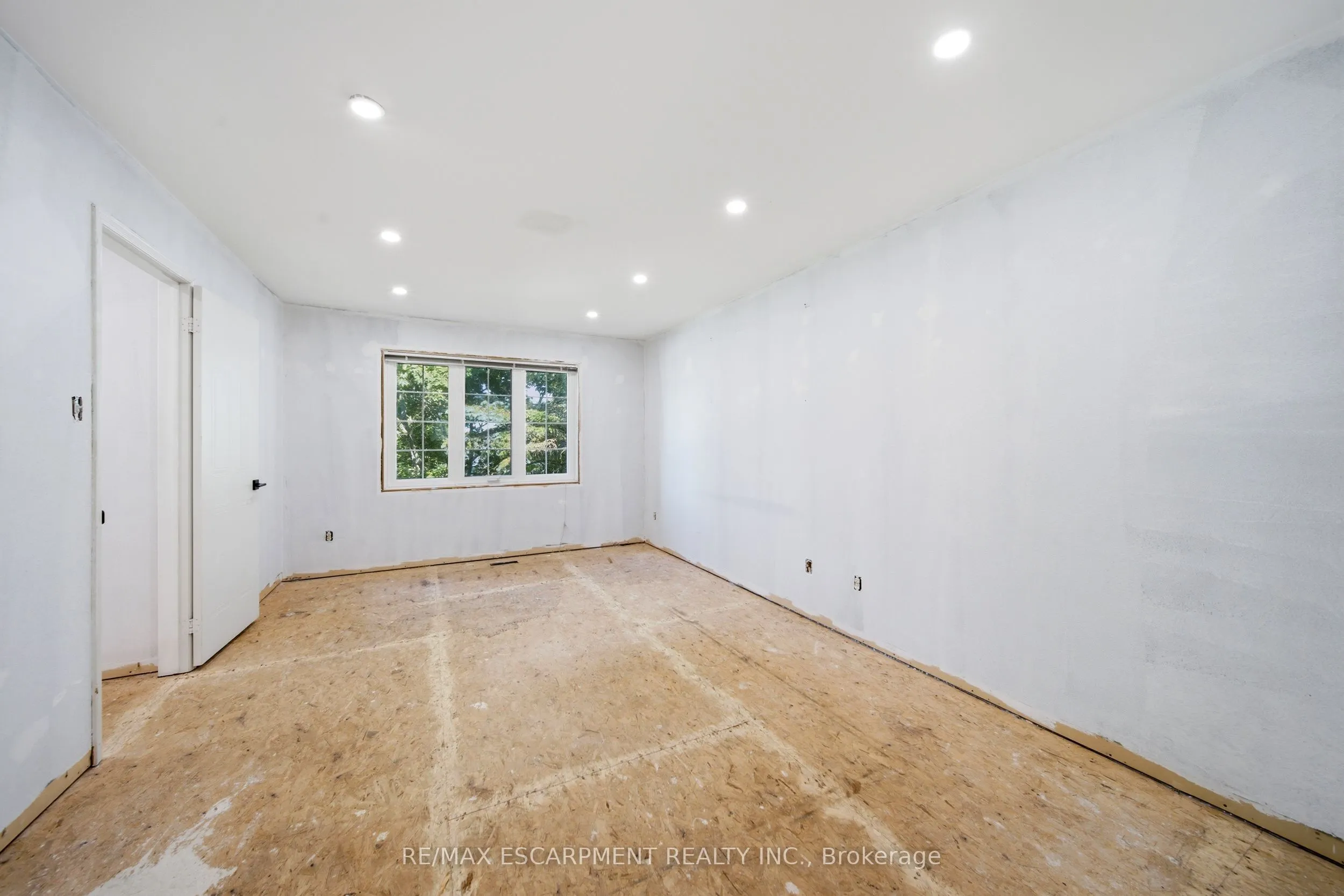 6 Willow Crescent