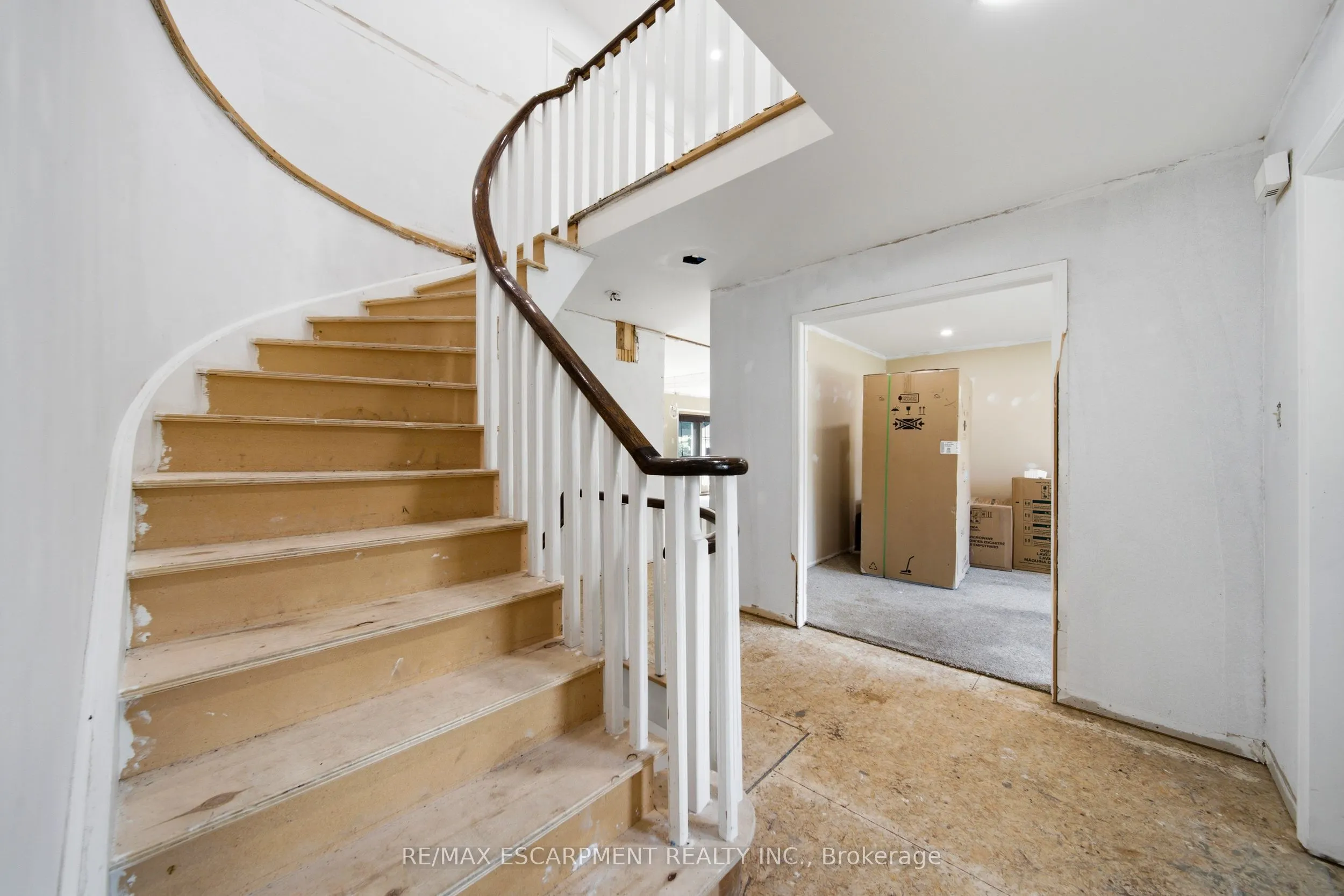 6 Willow Crescent