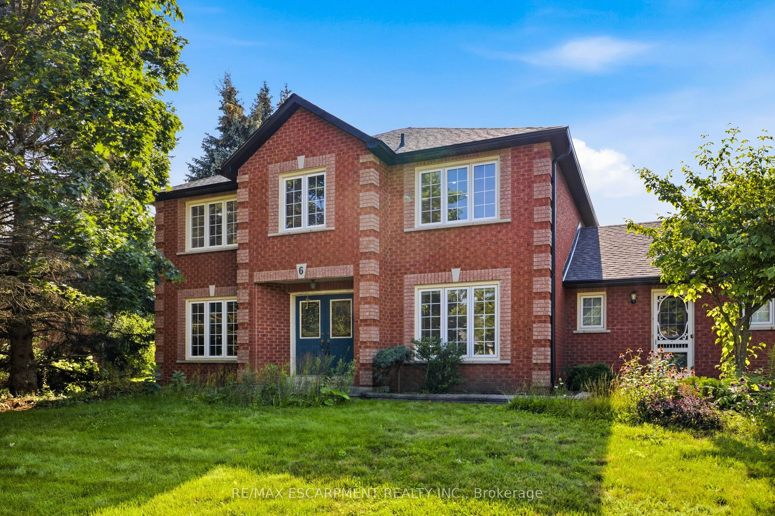 6 Willow Crescent