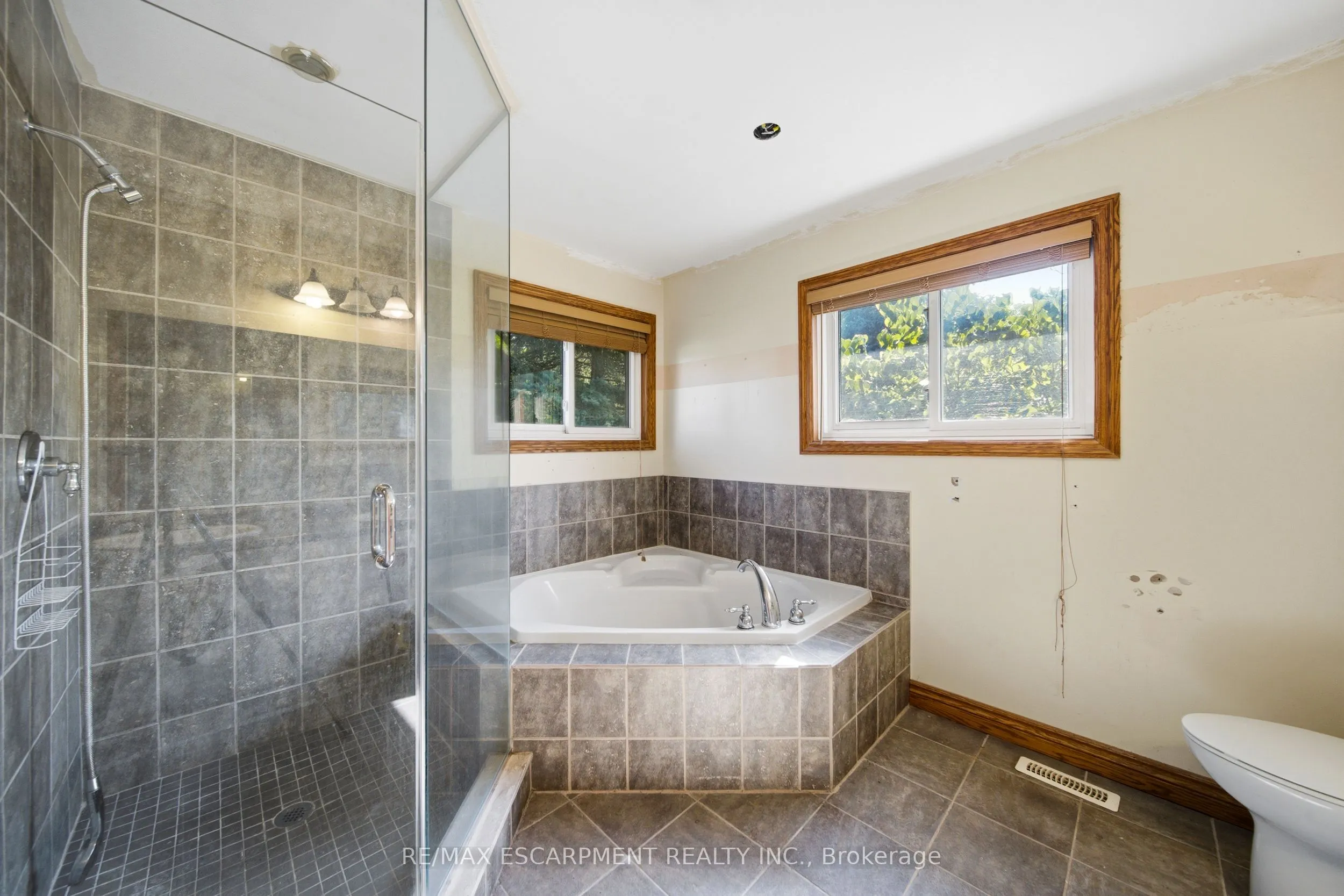 6 Willow Crescent