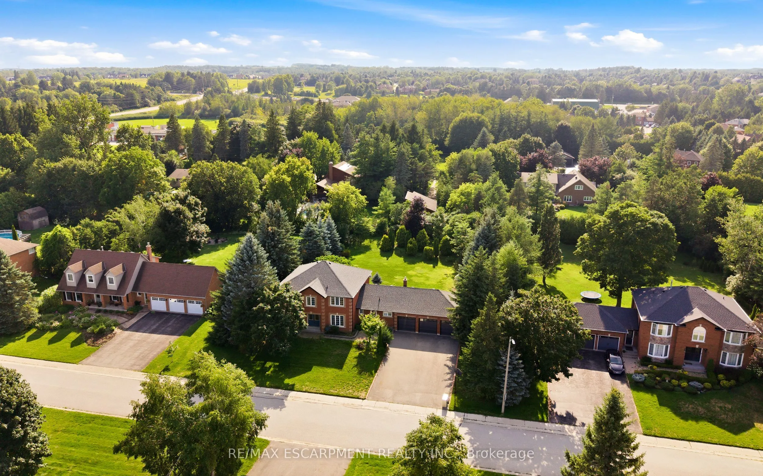 6 Willow Crescent