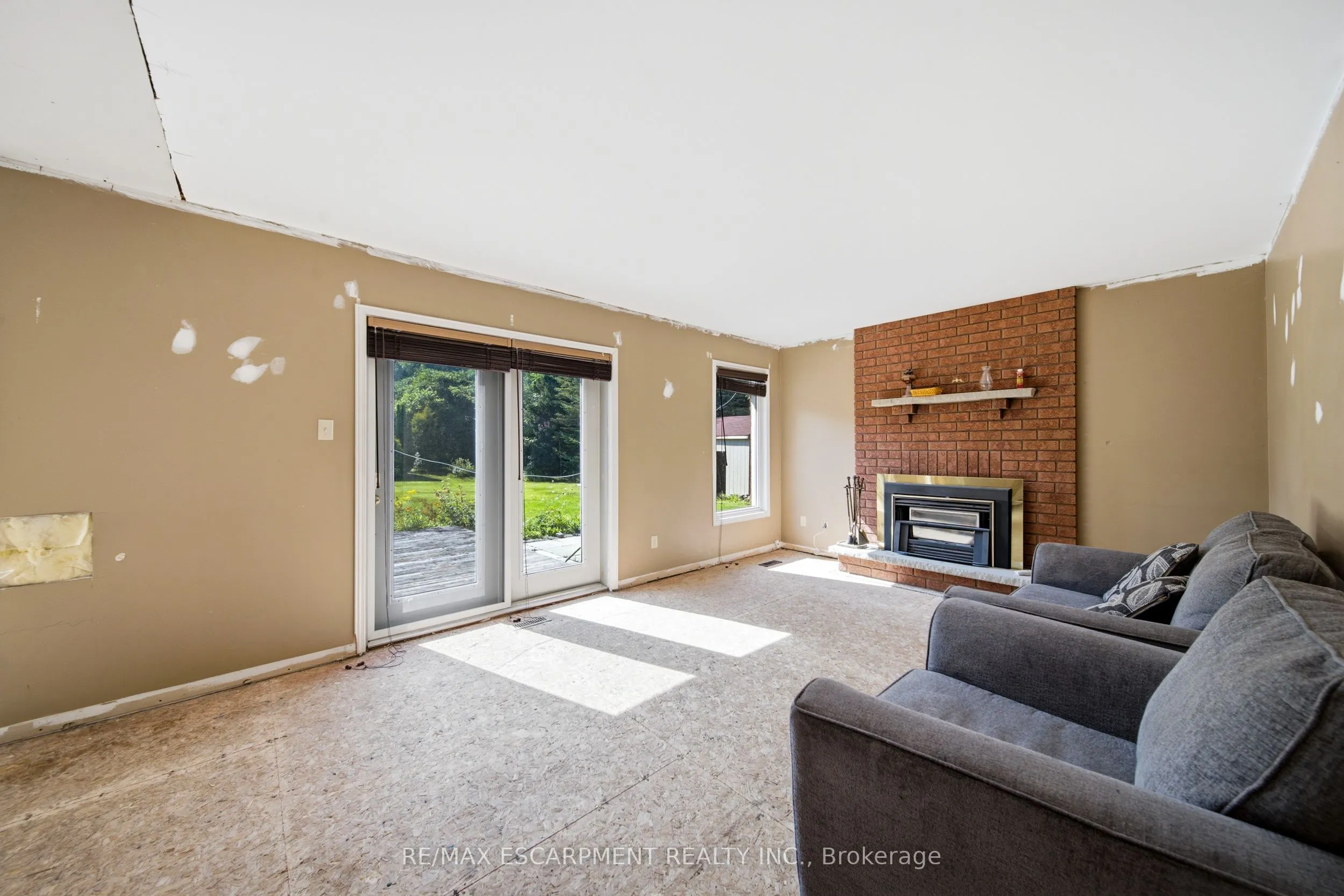 6 Willow Crescent