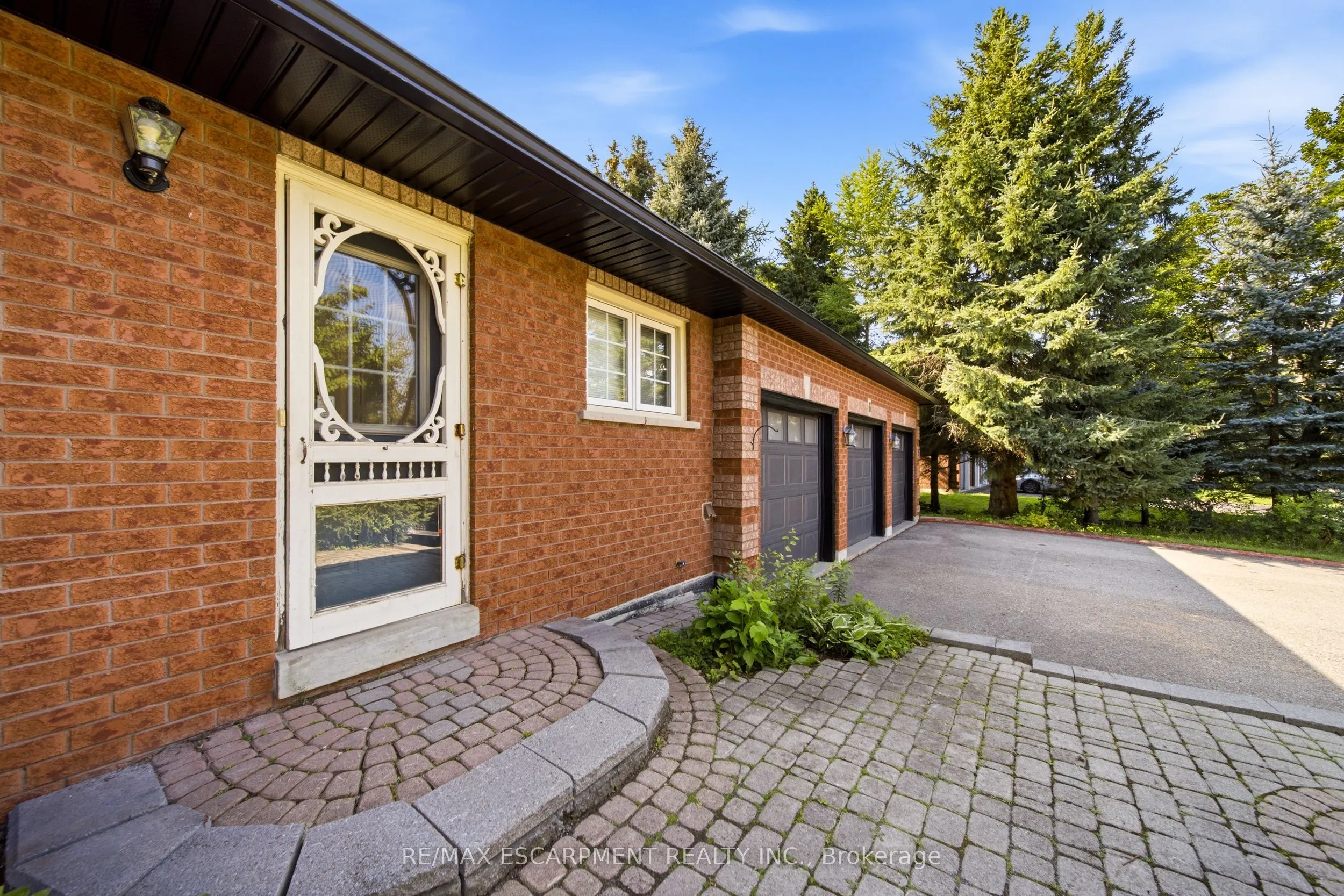 6 Willow Crescent
