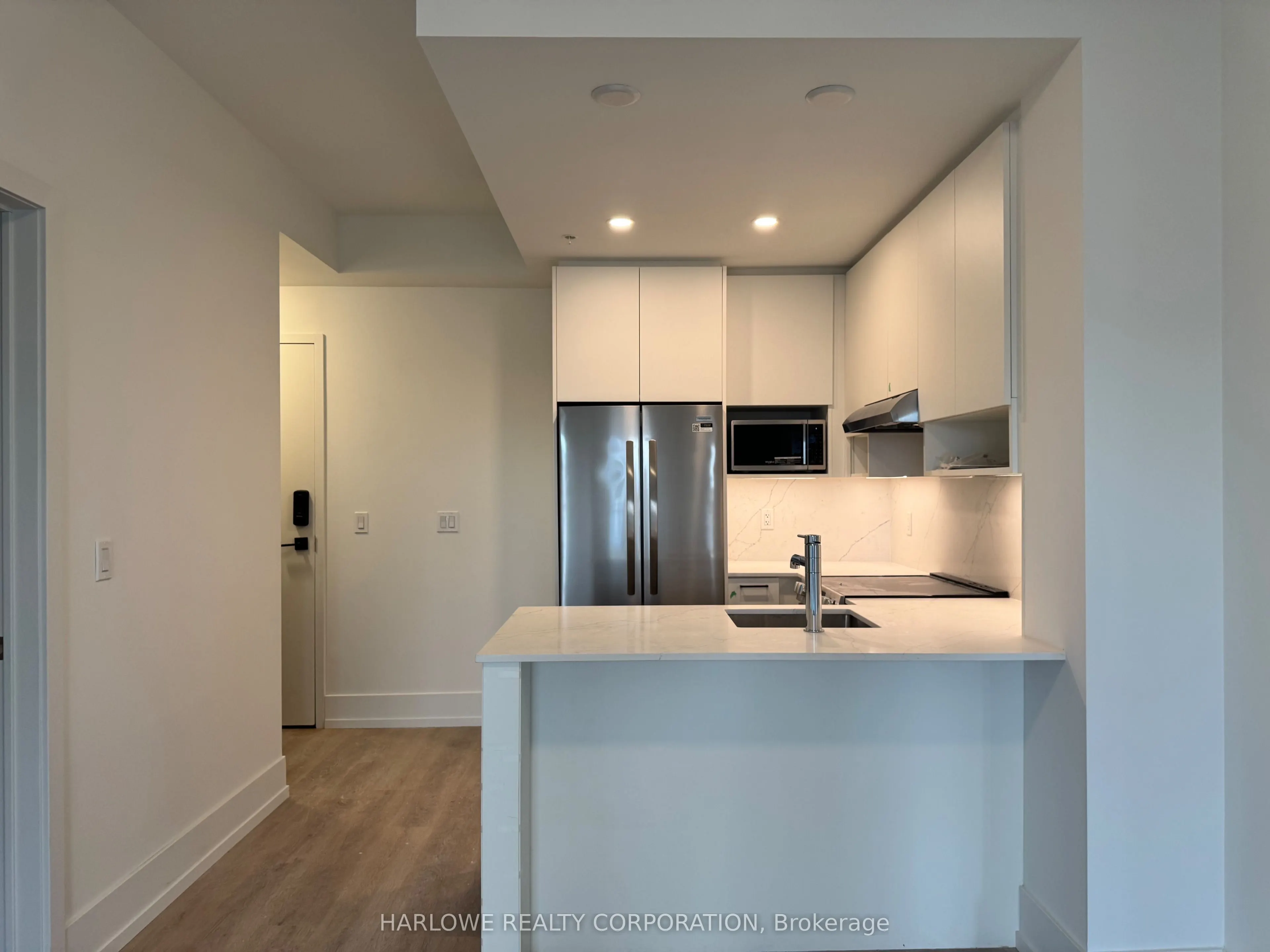206 King Street W #902