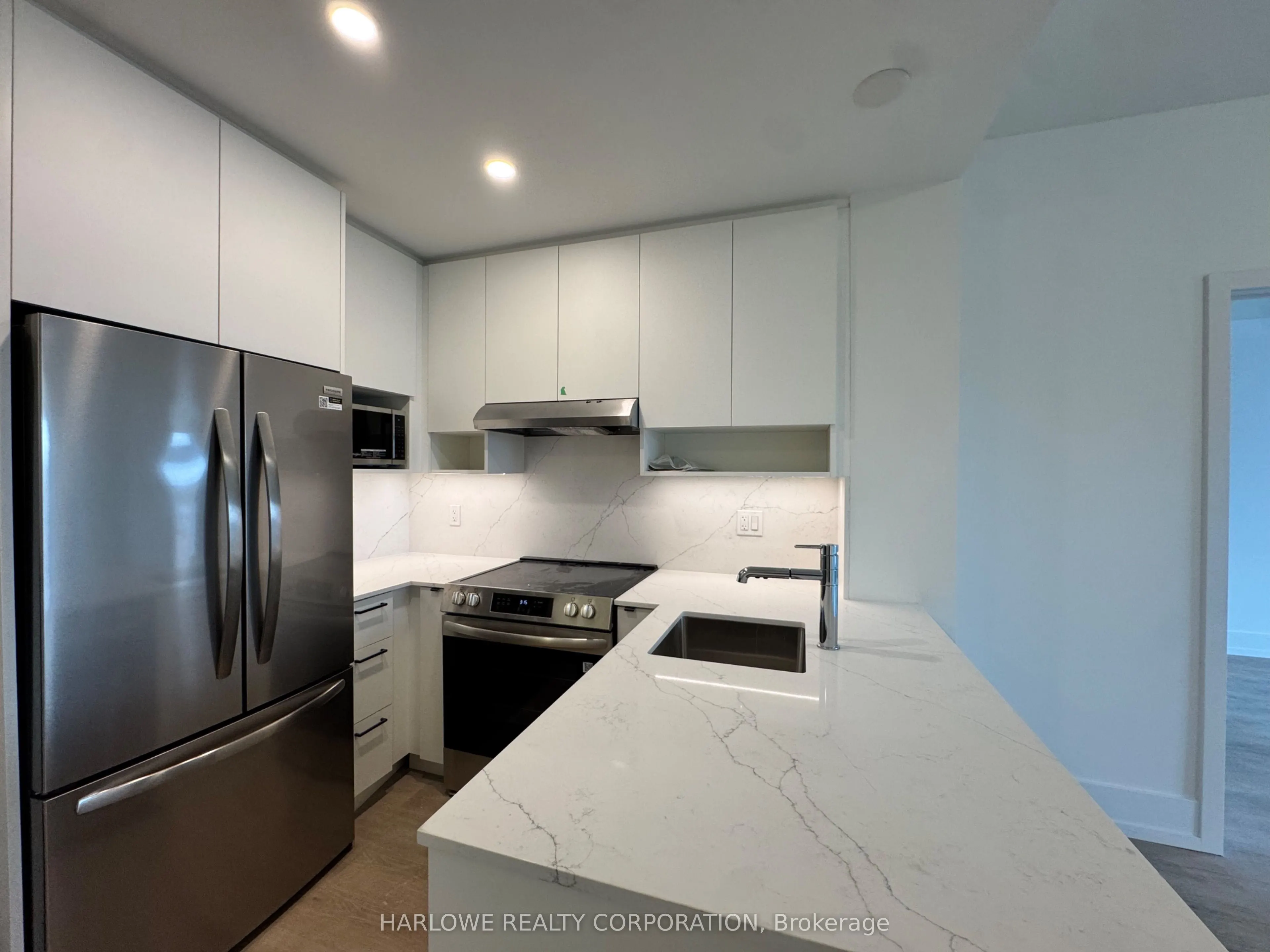 206 King Street W #902