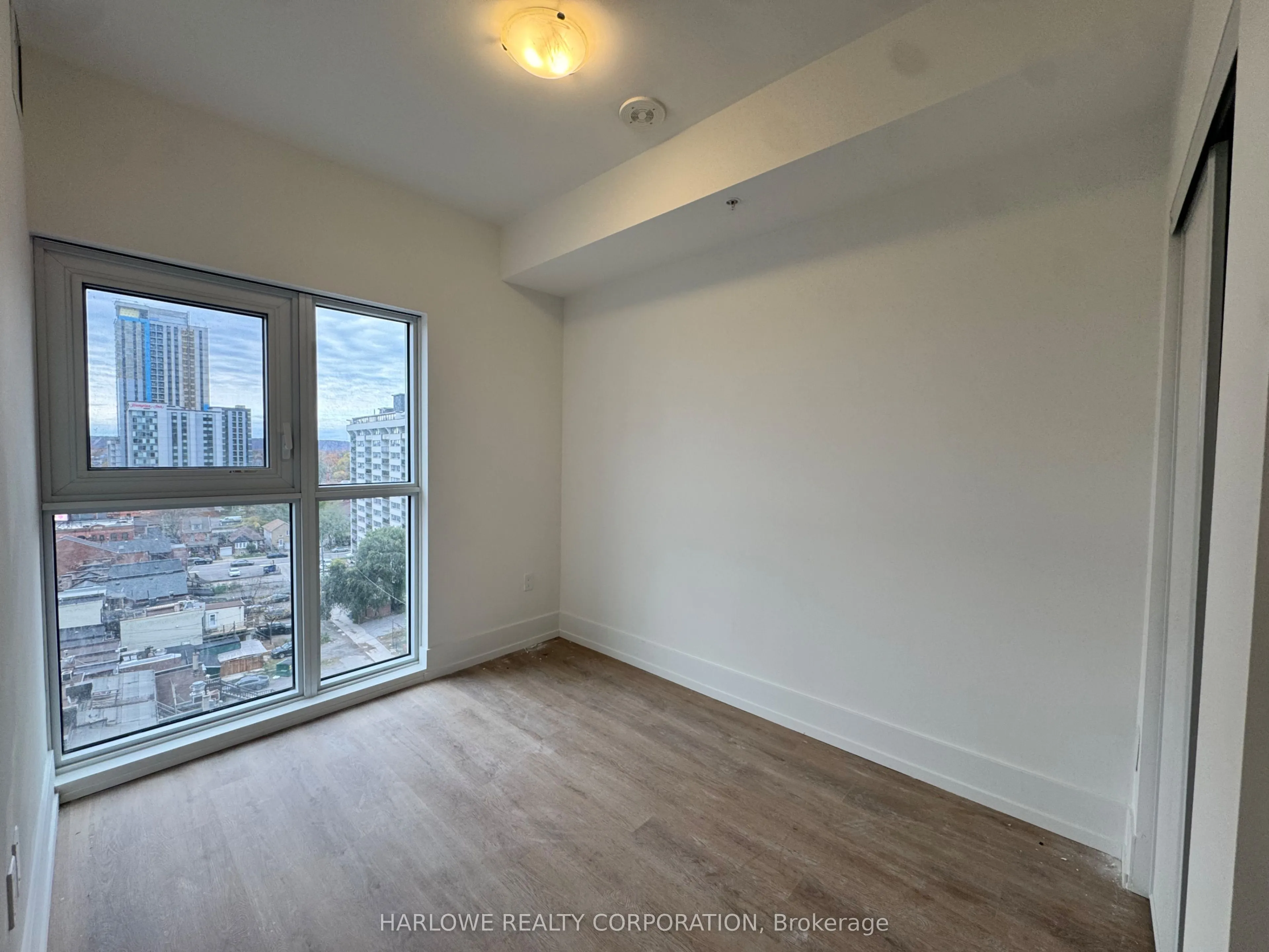 206 King Street W #902