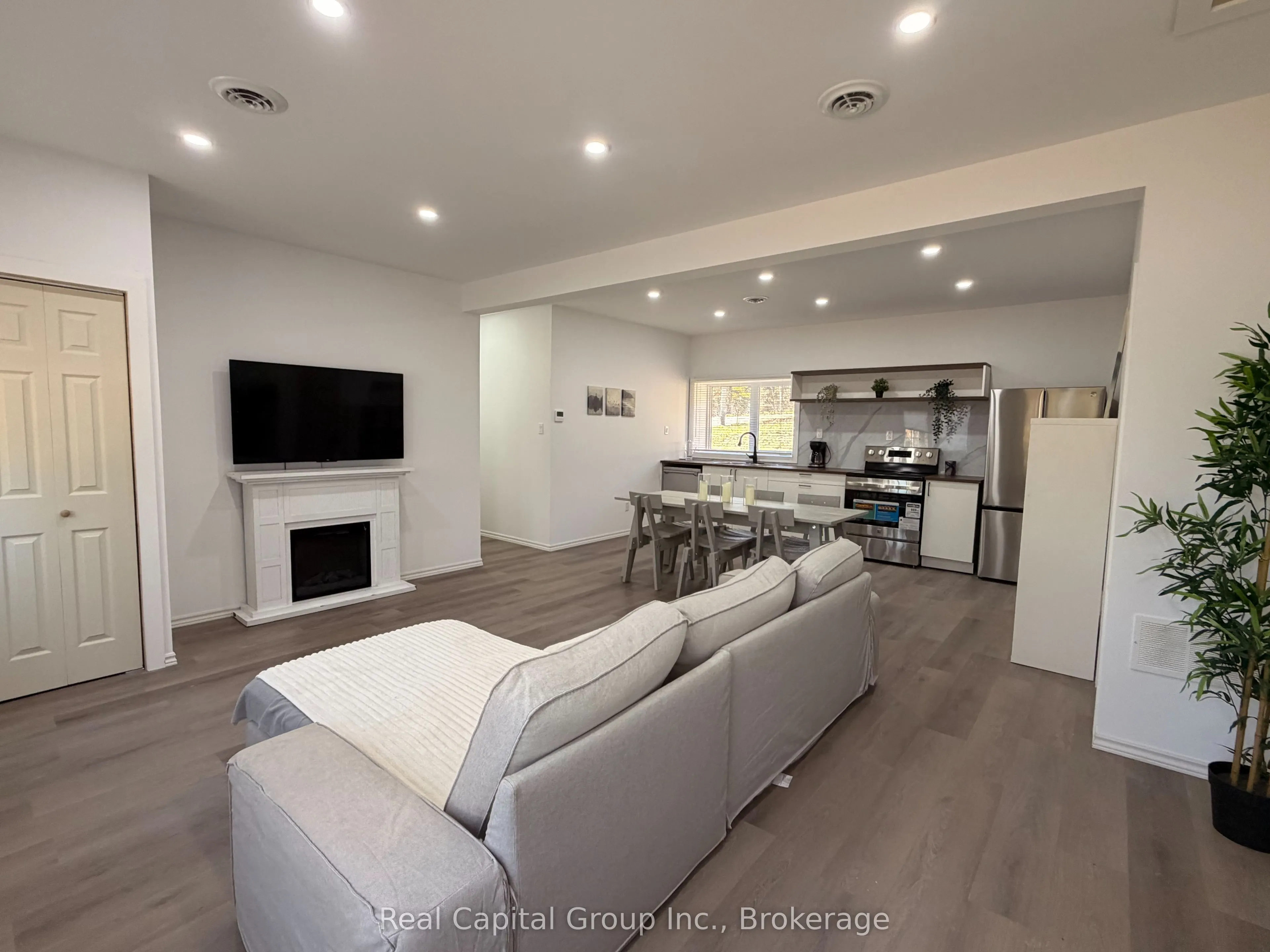 385 Gables Road