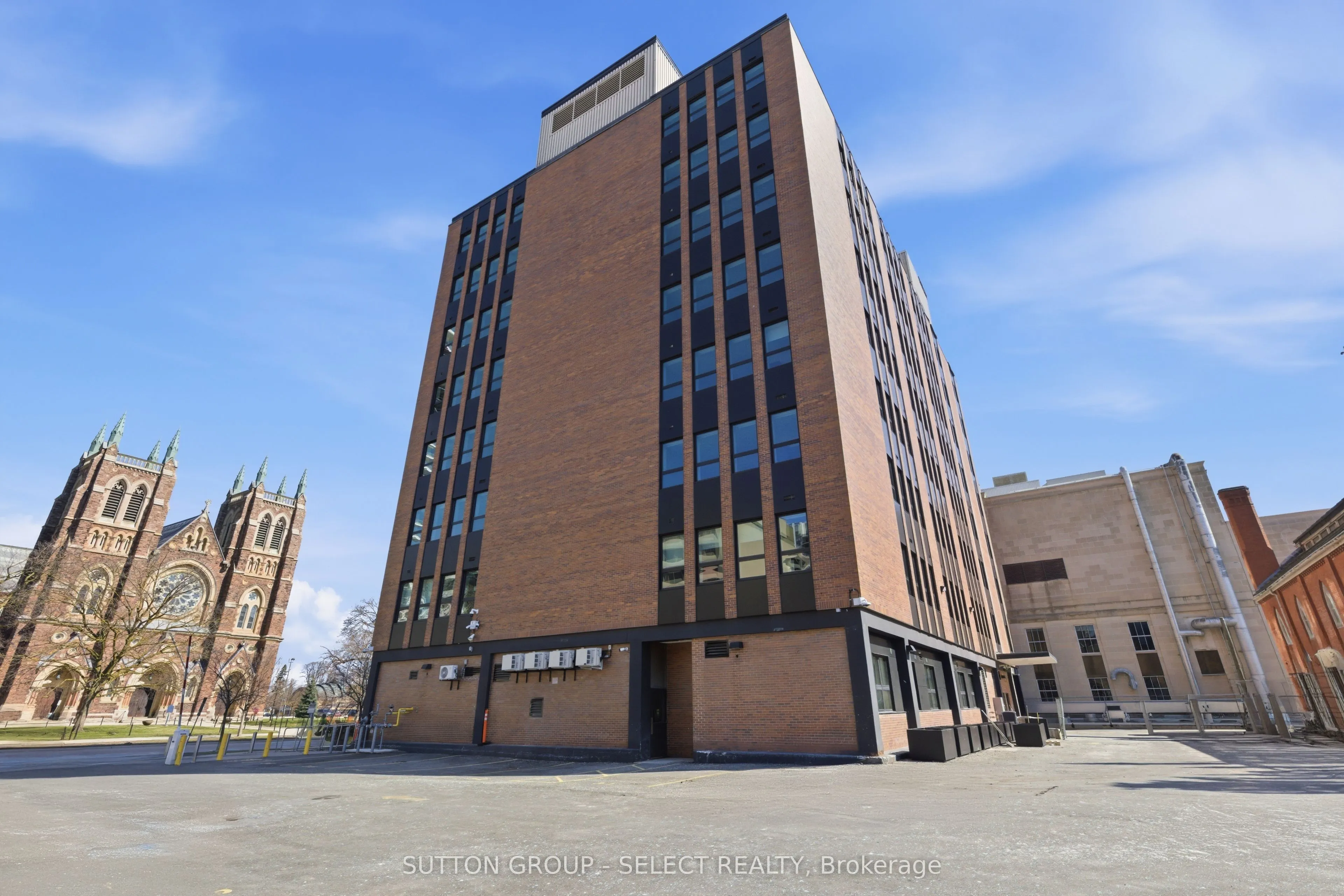 195 Dufferin Avenue #213