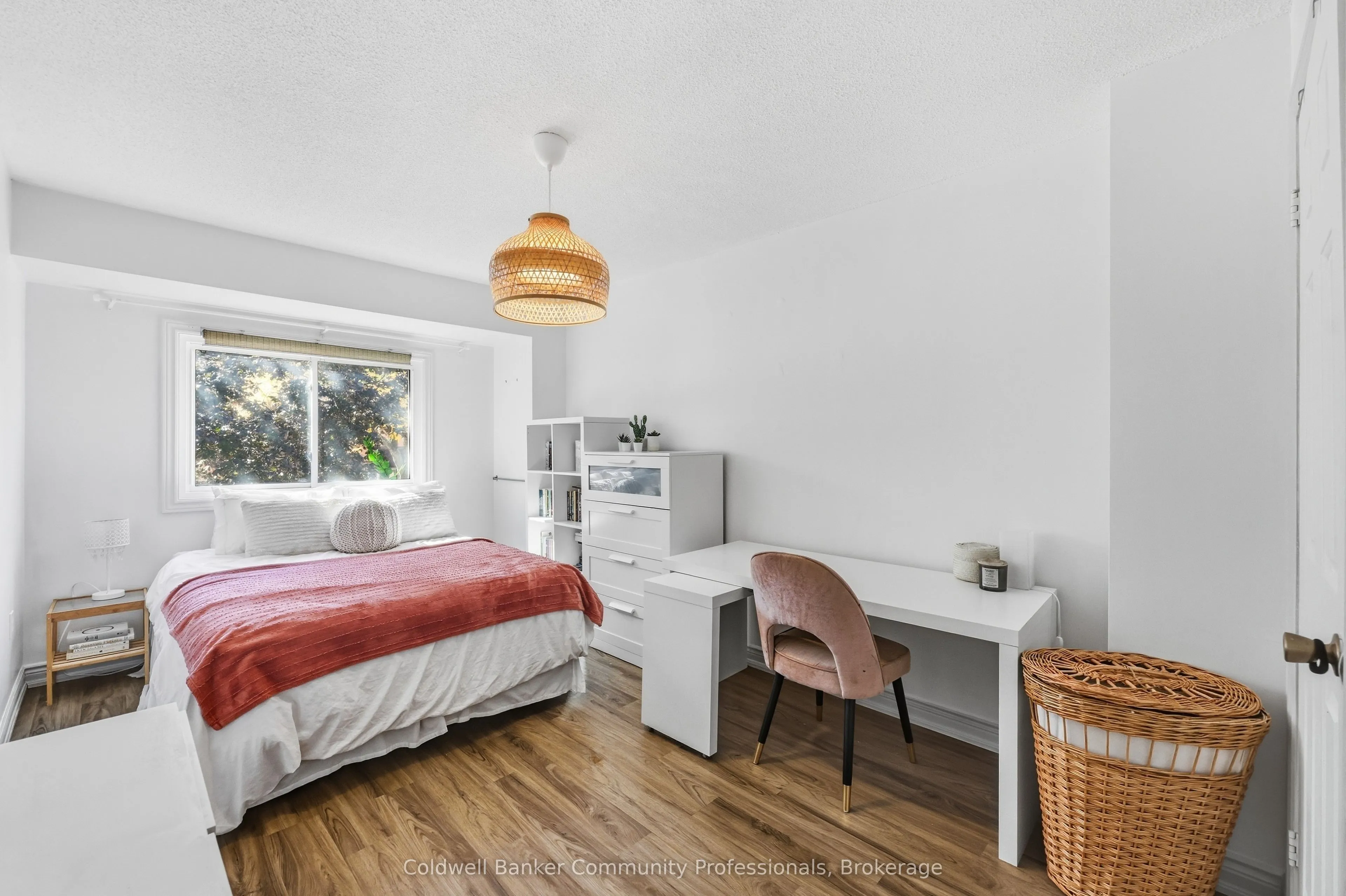 14 Brucedale Avenue E #10