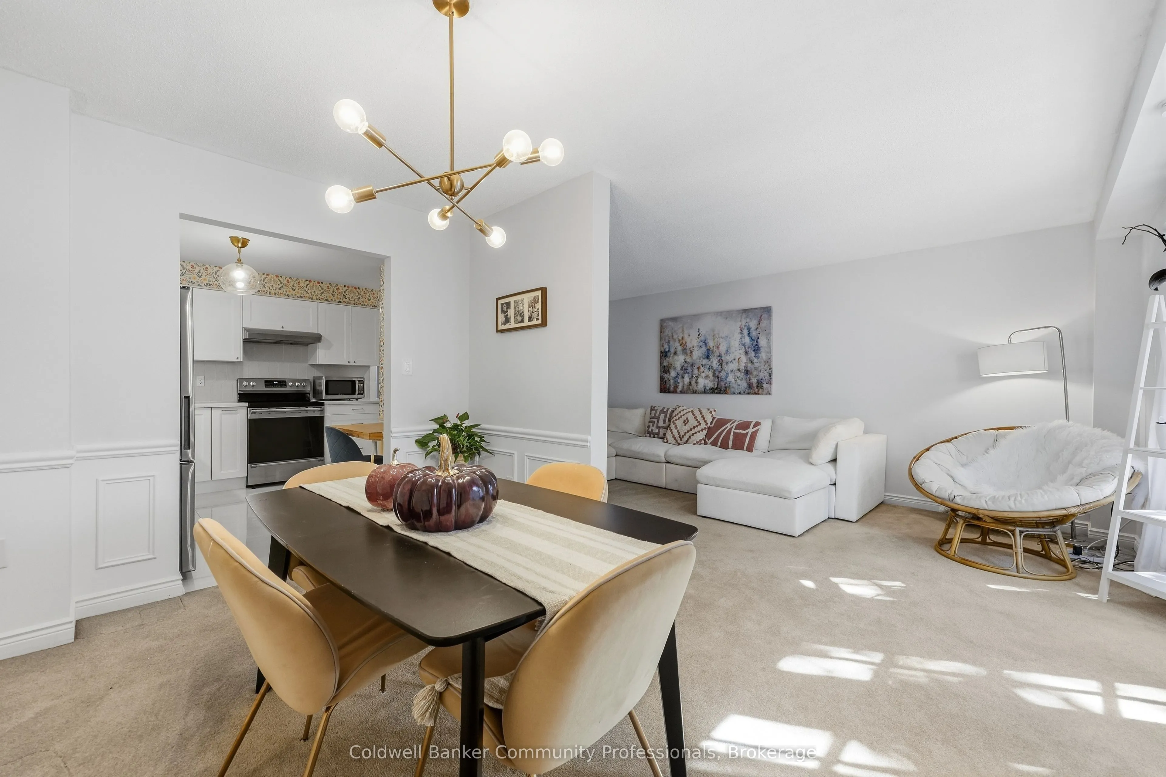 14 Brucedale Avenue E #10