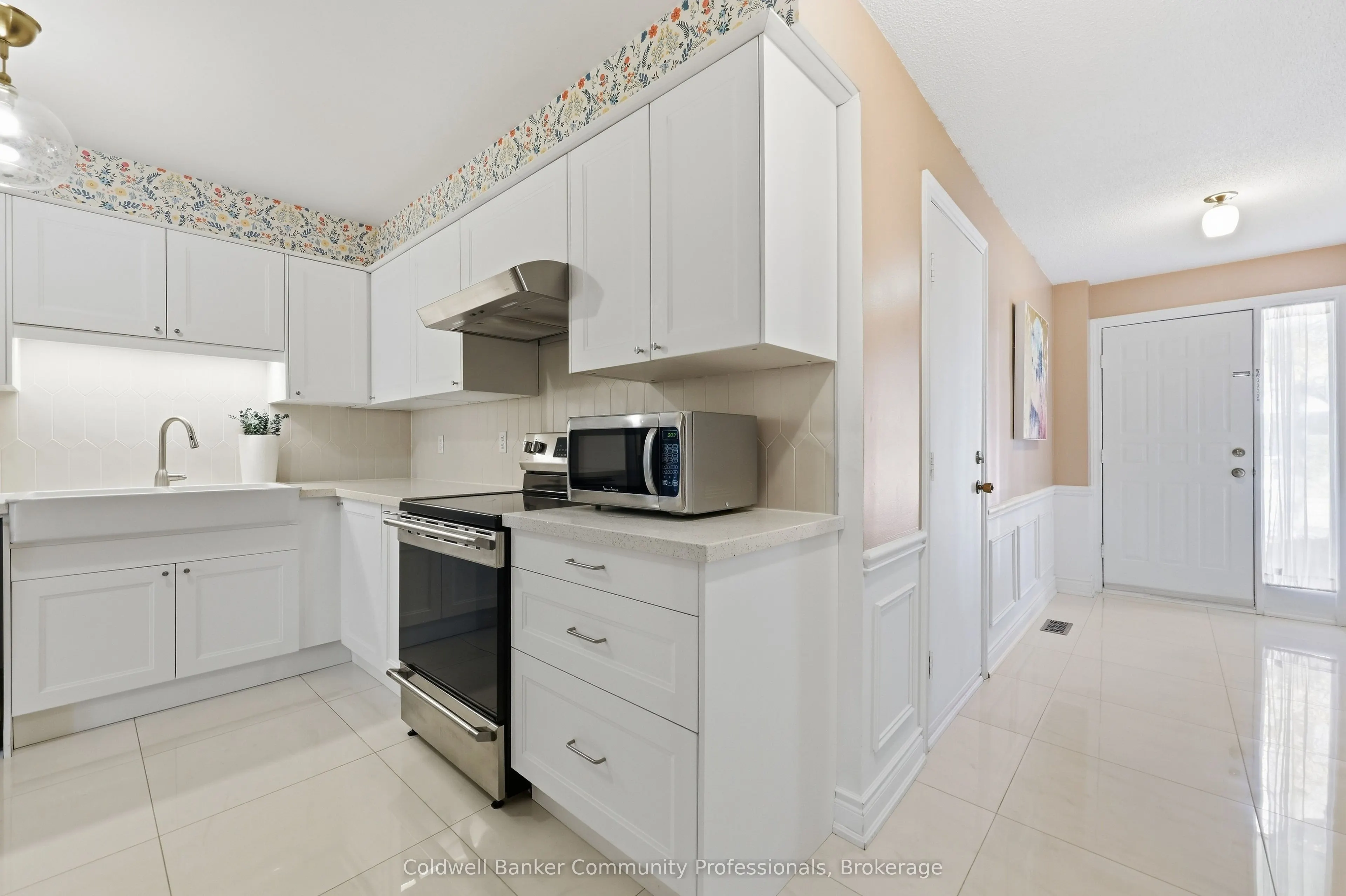 14 Brucedale Avenue E #10