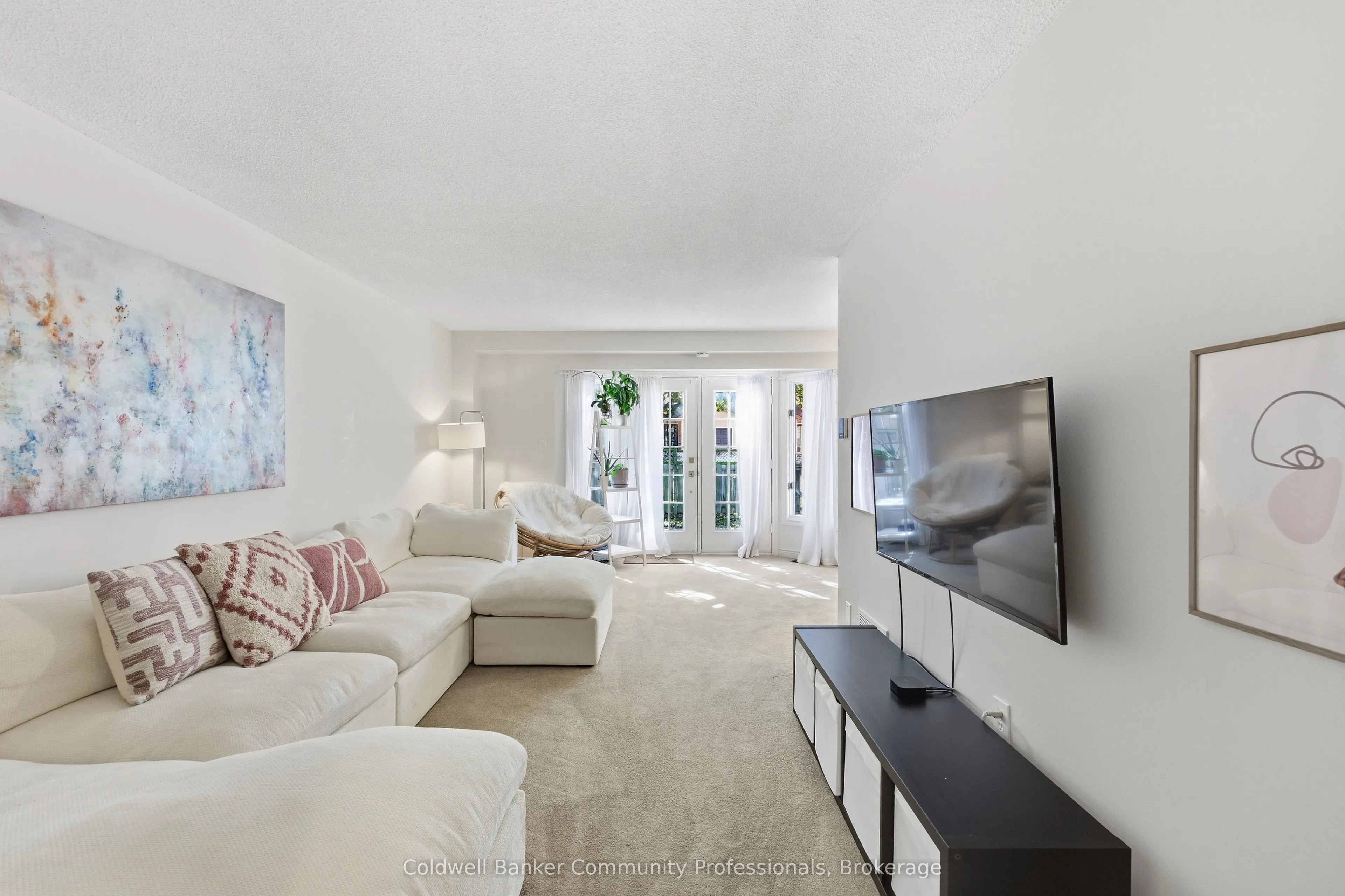 14 Brucedale Avenue E #10