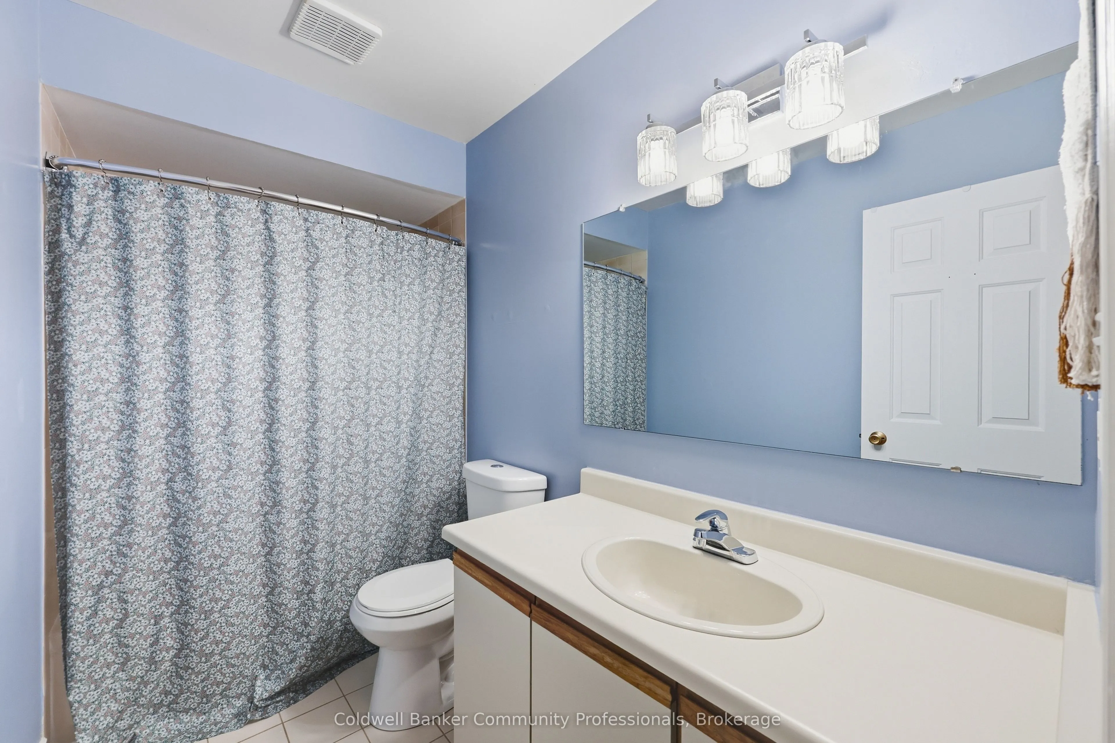 14 Brucedale Avenue E #10