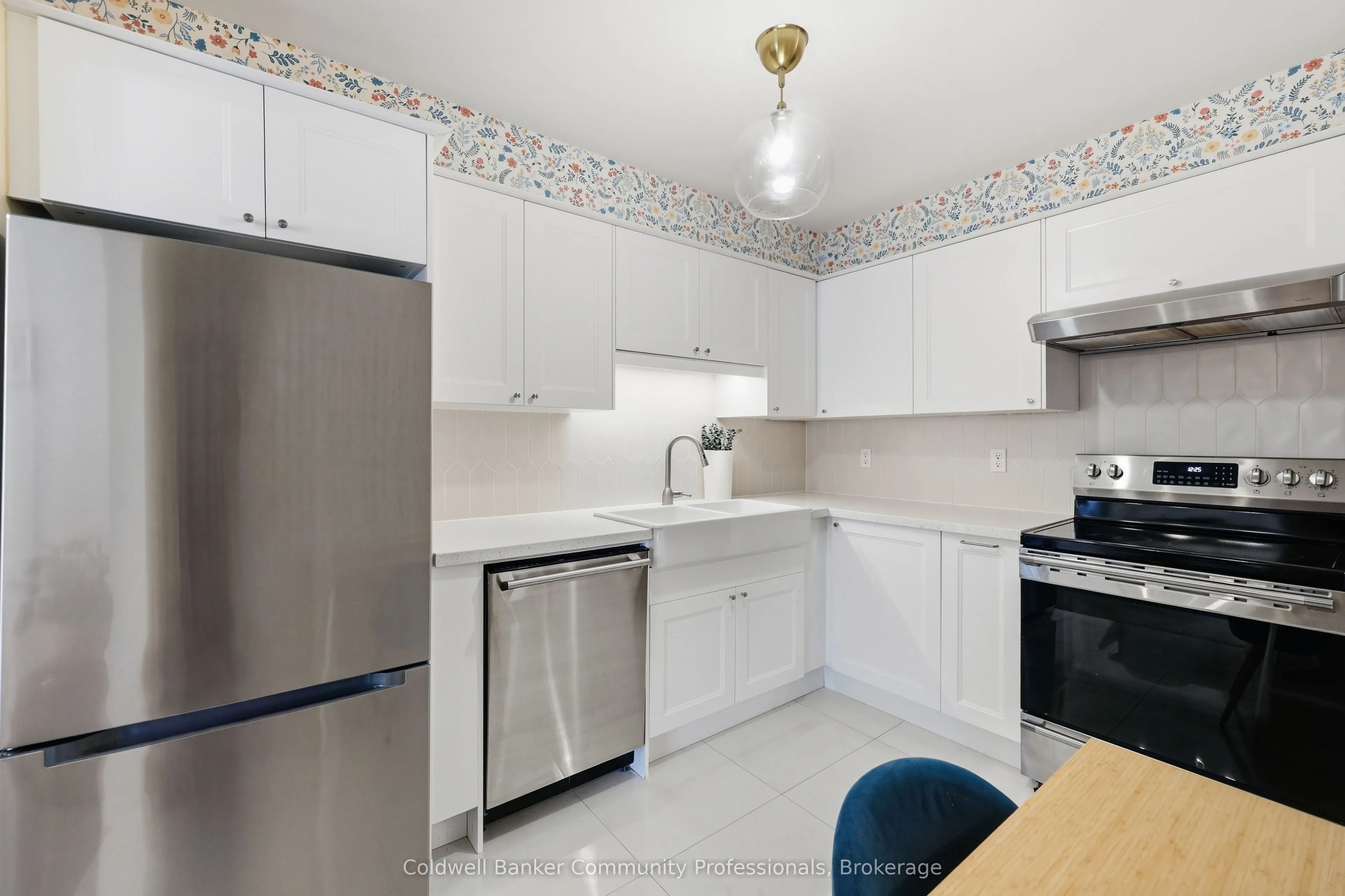 14 Brucedale Avenue E #10