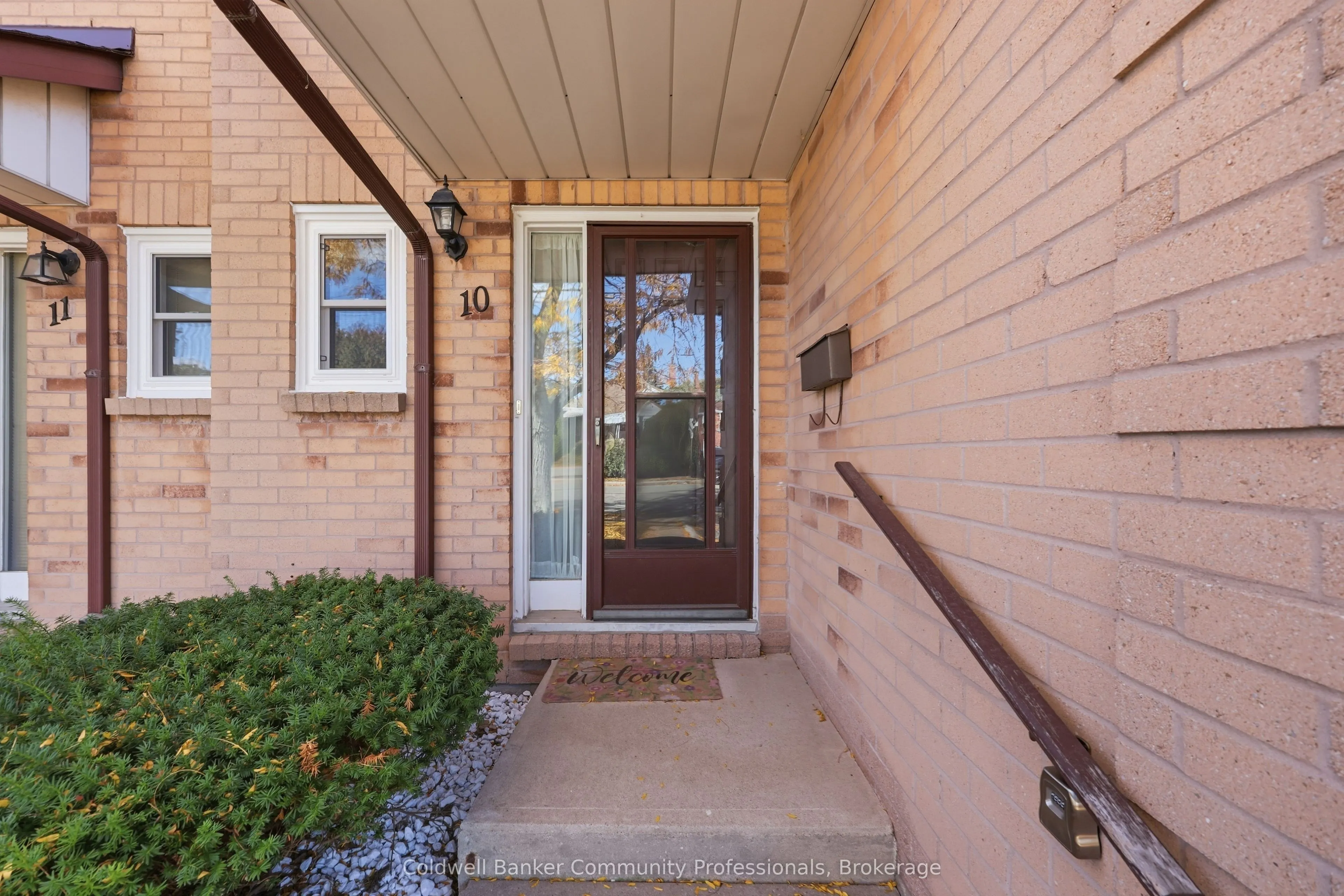 14 Brucedale Avenue E #10