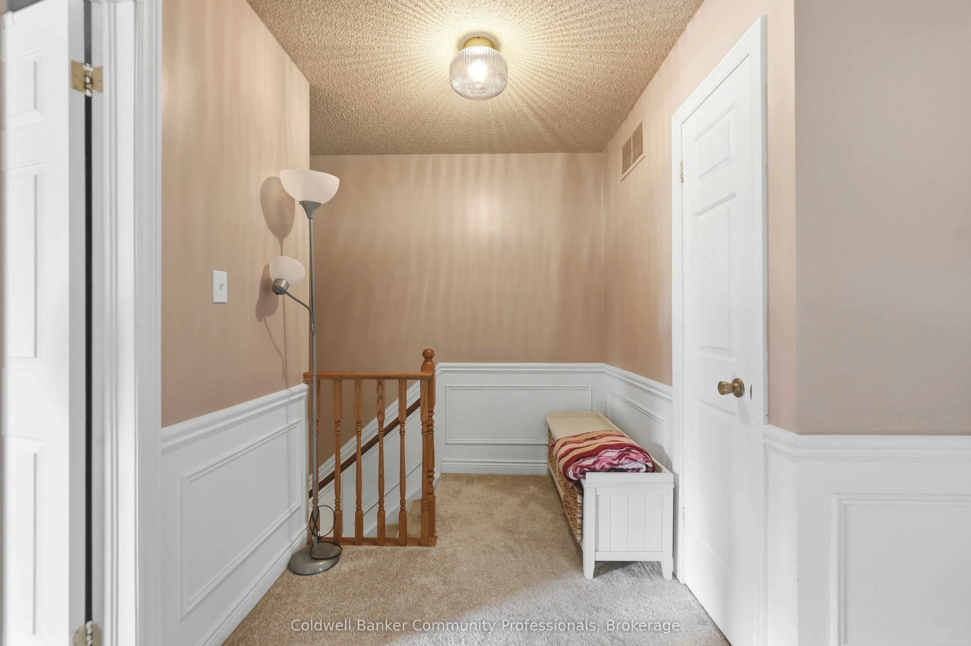 14 Brucedale Avenue E #10