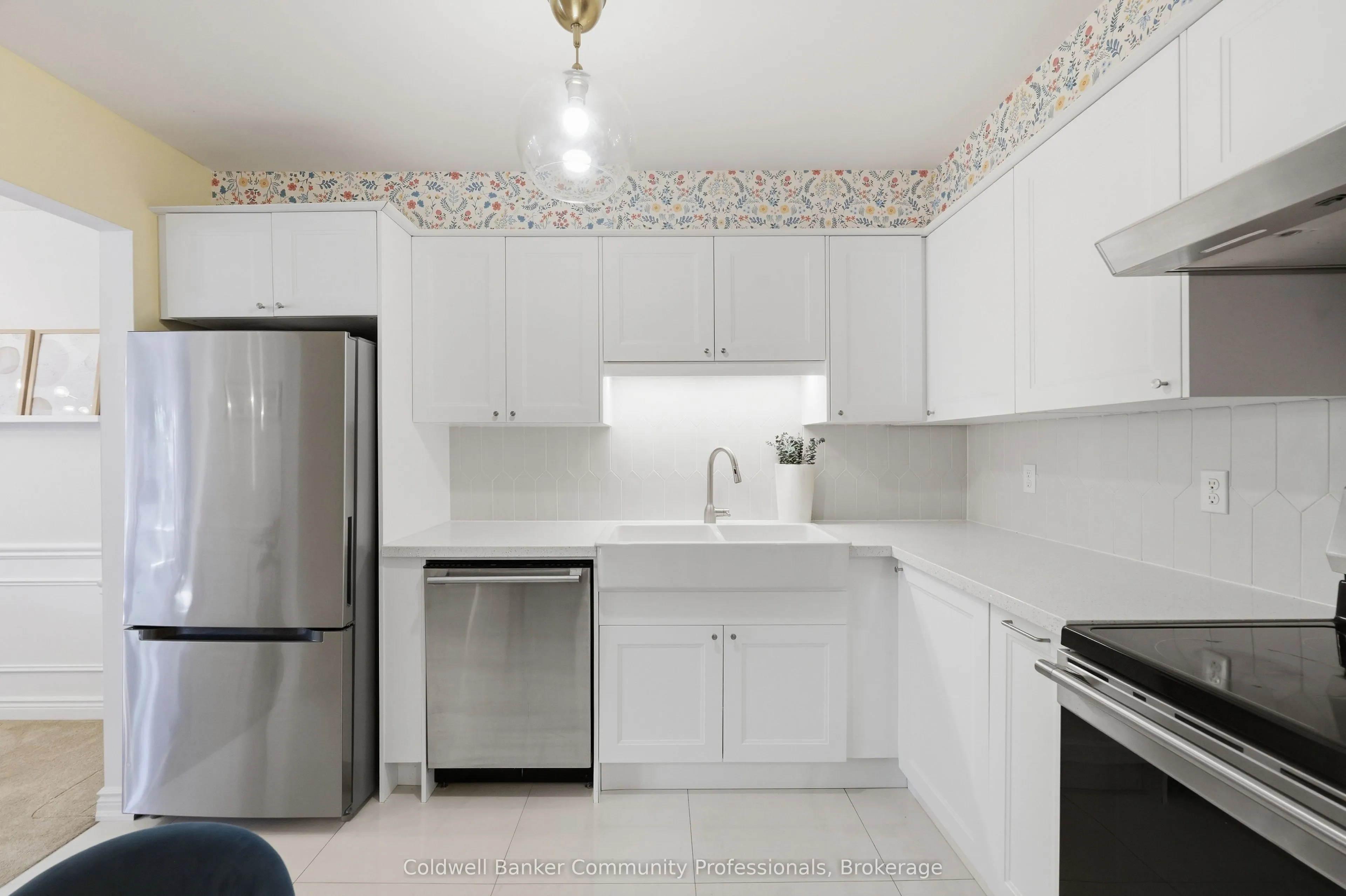 14 Brucedale Avenue E #10