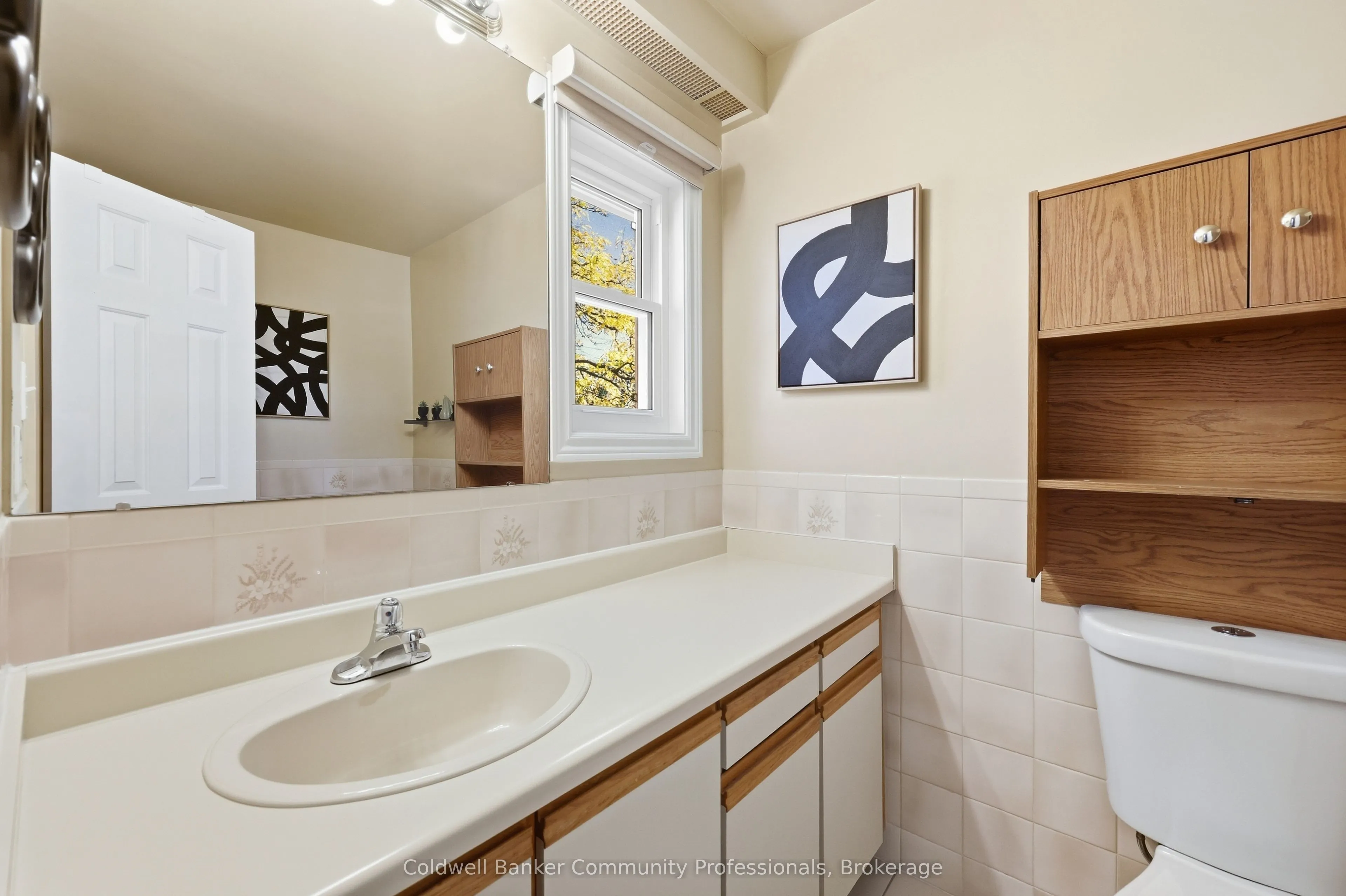 14 Brucedale Avenue E #10