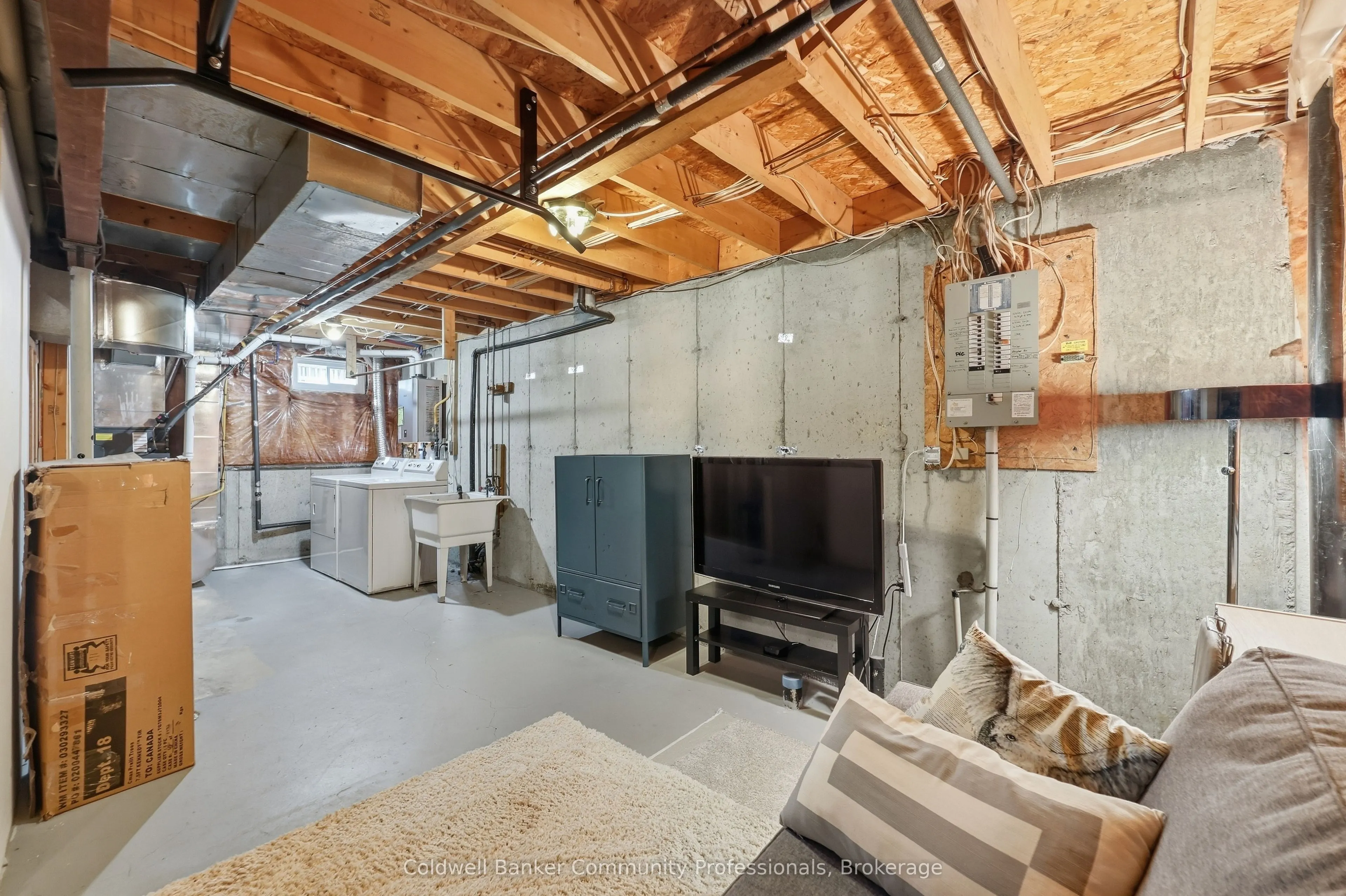 14 Brucedale Avenue E #10